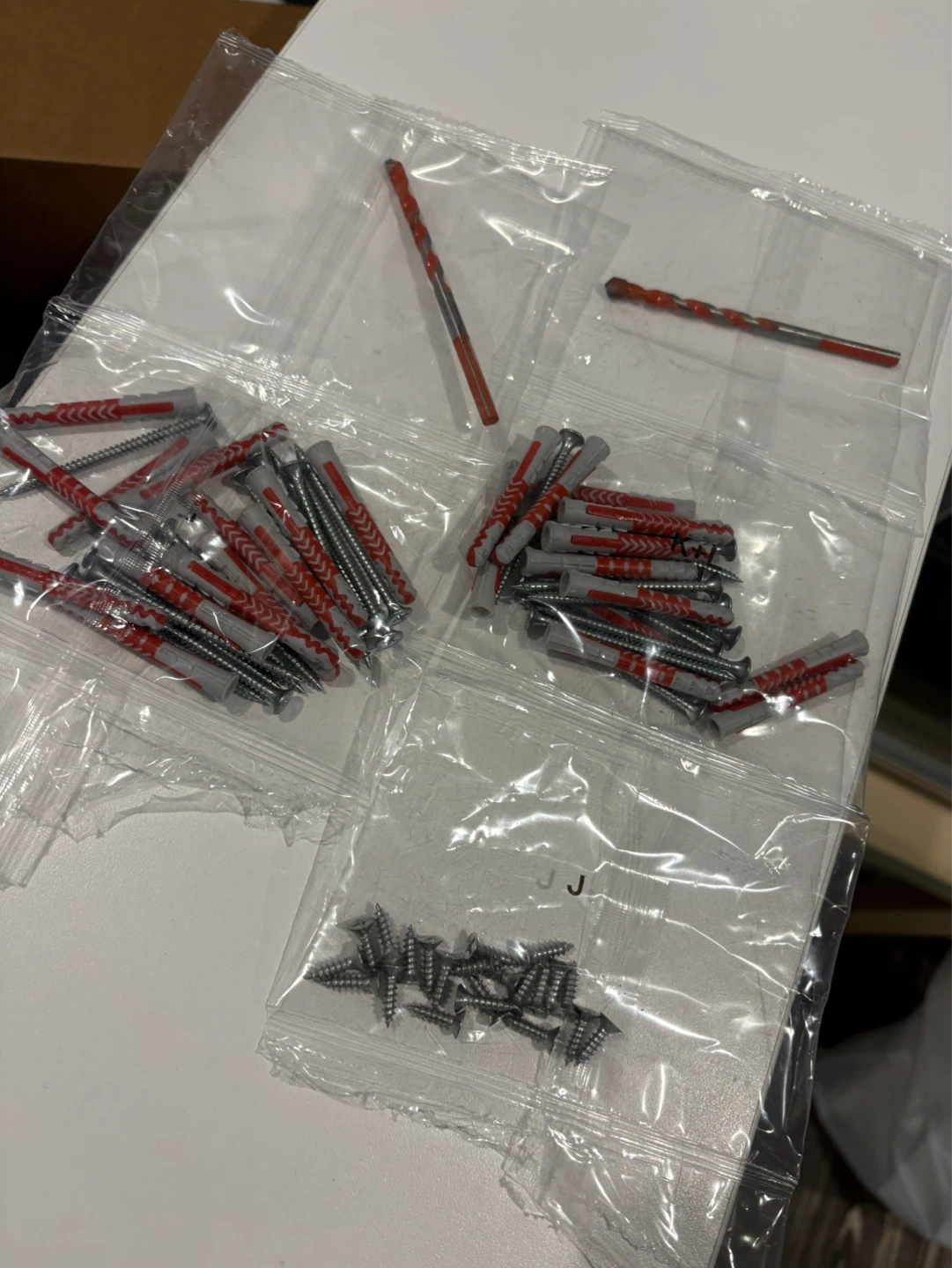 Wall Plugs and Screws Assortment with Drill Bits
