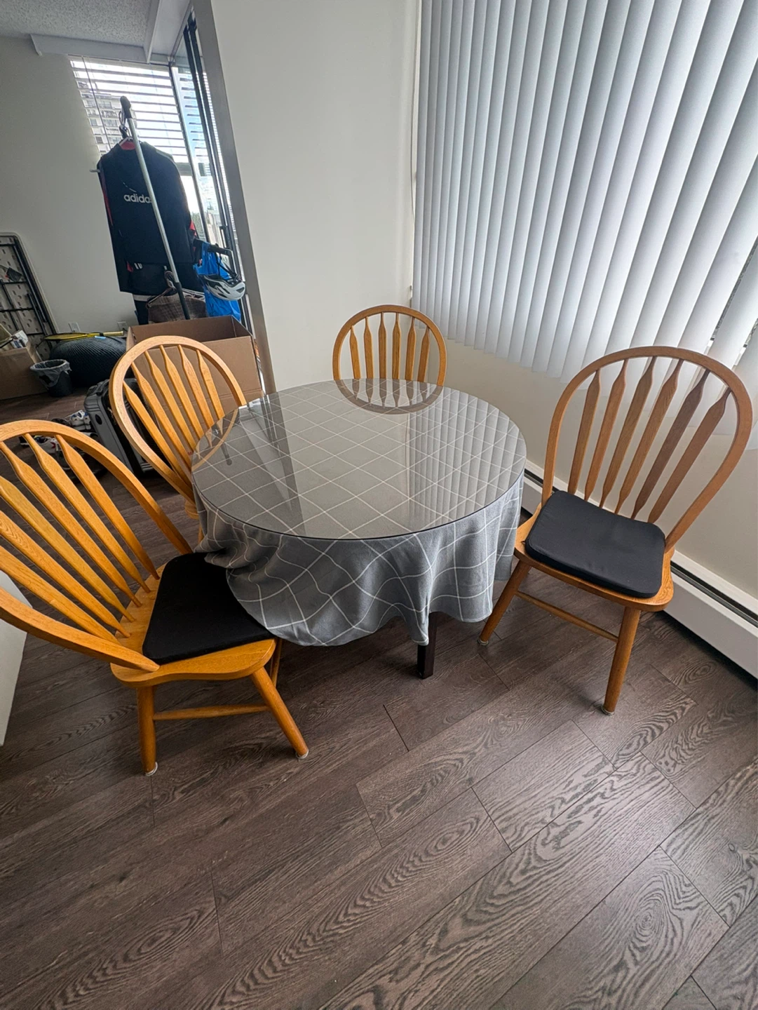 Round Dining Table and 4 Chairs