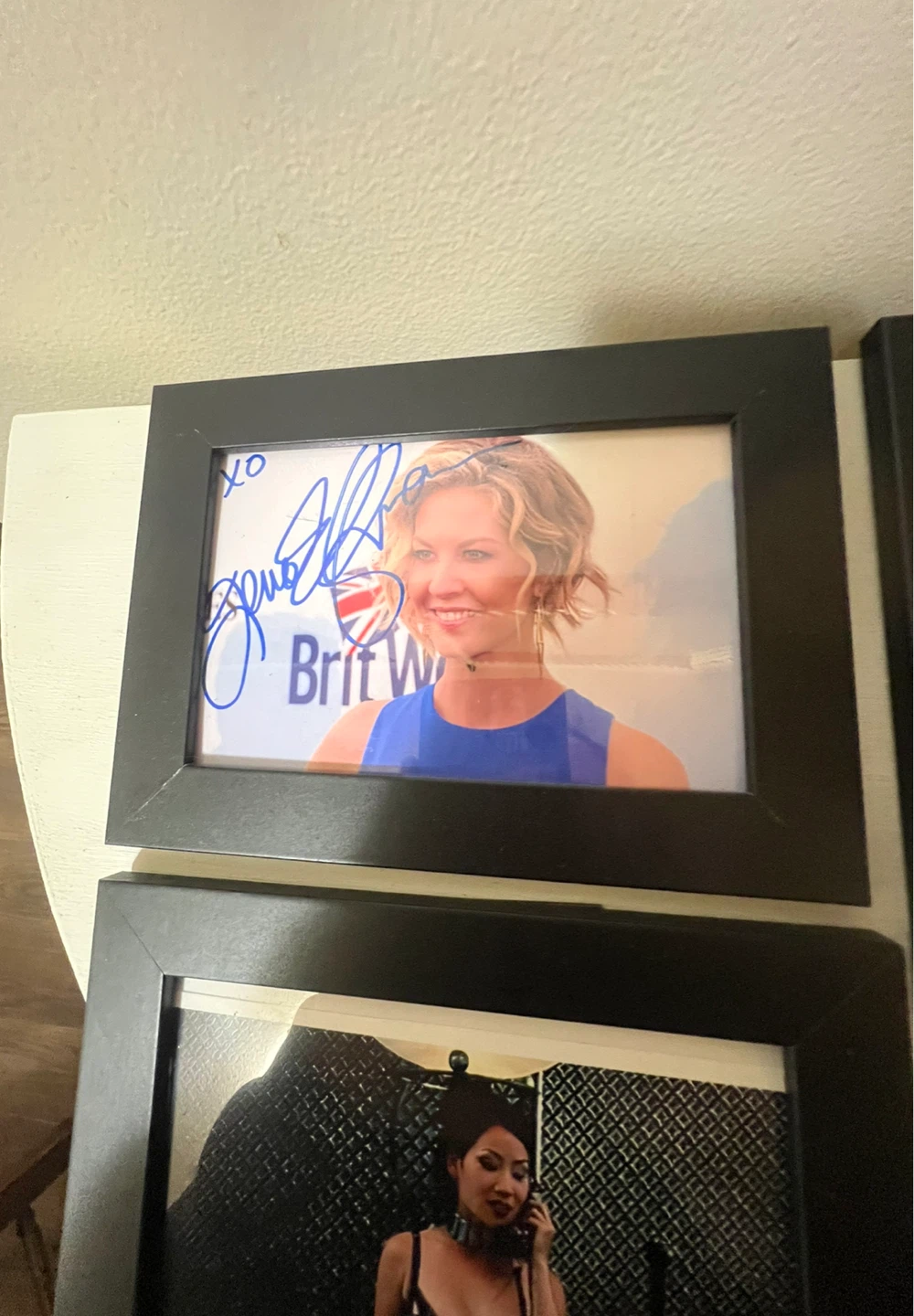 Signed Jenna Elfman (Dharma & Greg tv series) Lot - photo 2