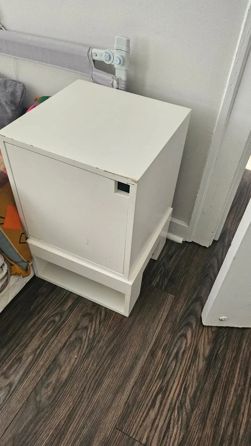 Plastic 3-Drawer Storage Chest and side table - photo 3