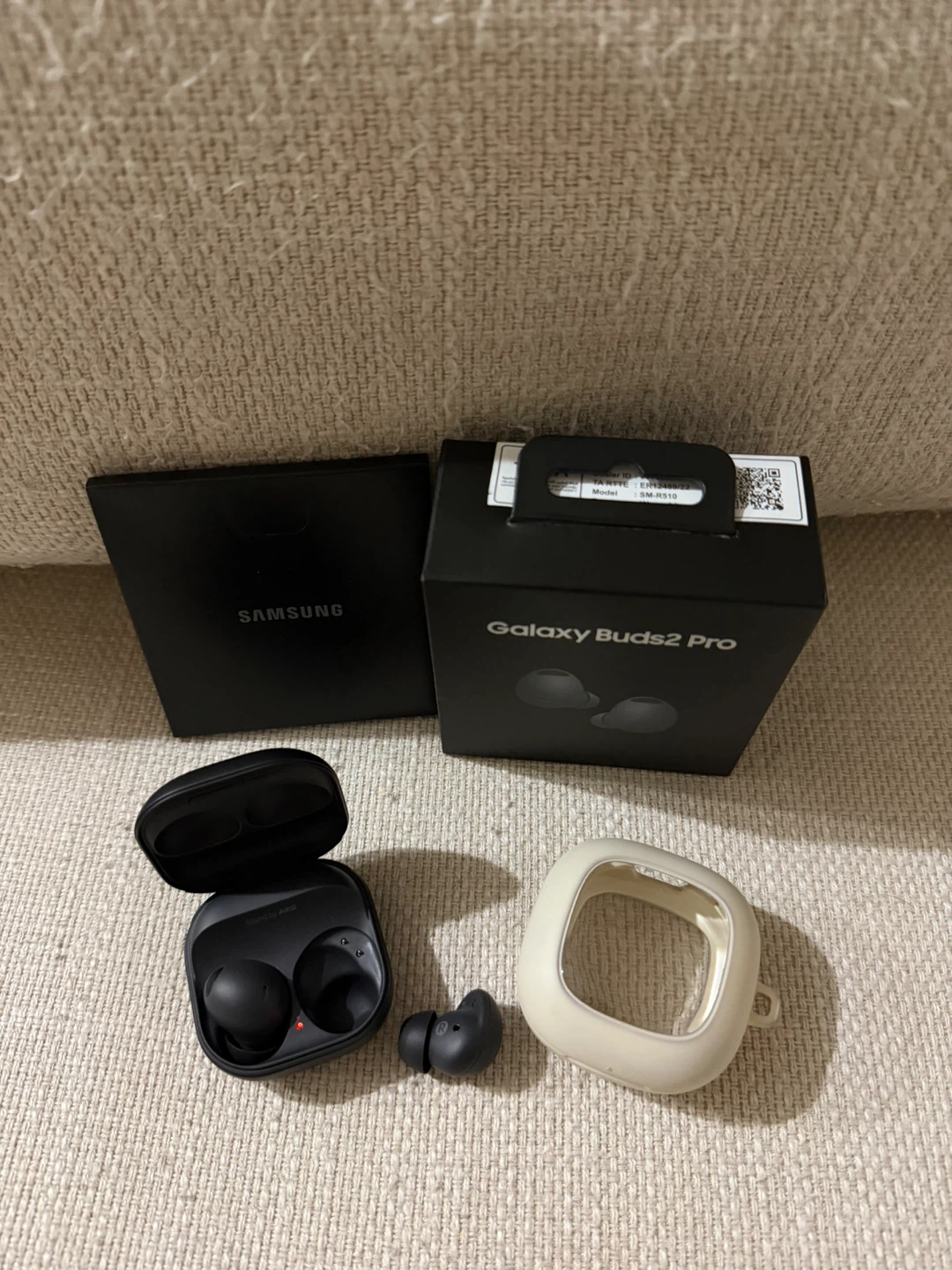 Samsung Galaxy Buds2 Pro Earbuds with Case