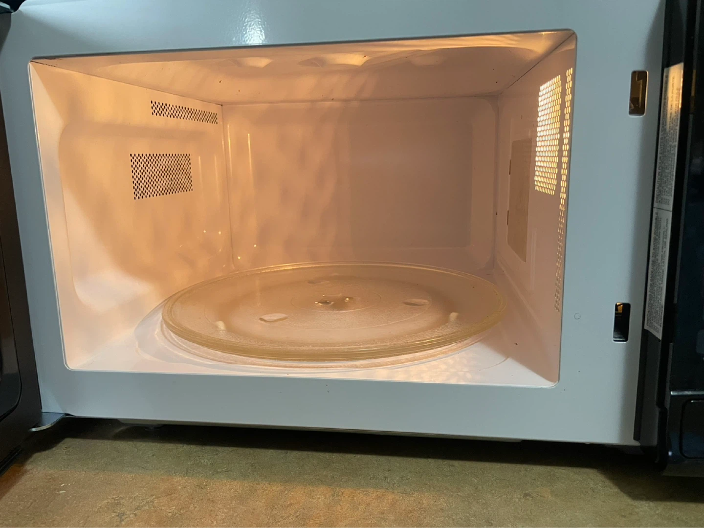 Hamilton Beach Microwave - photo 2