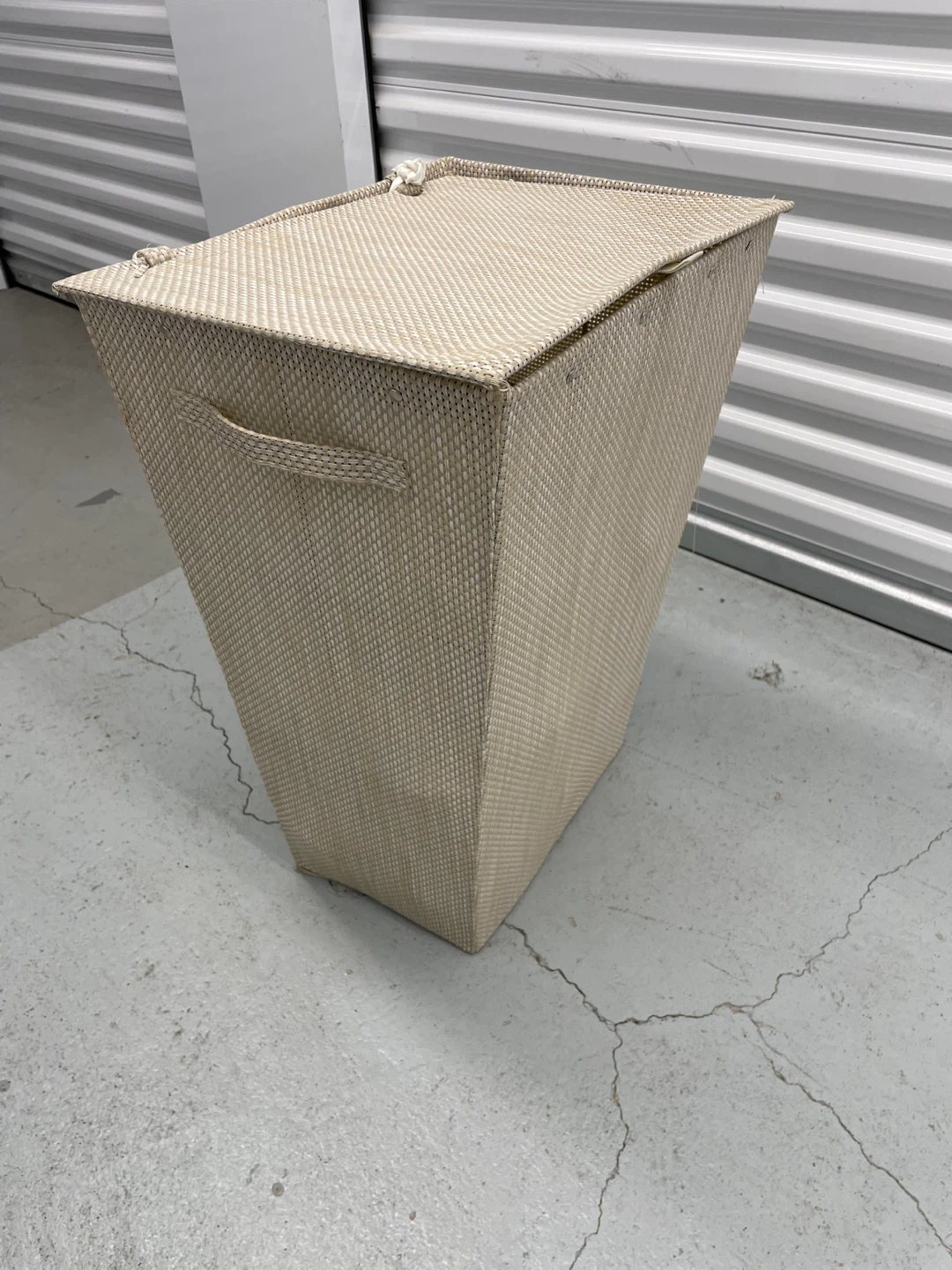 Woven Laundry Hamper with Lid