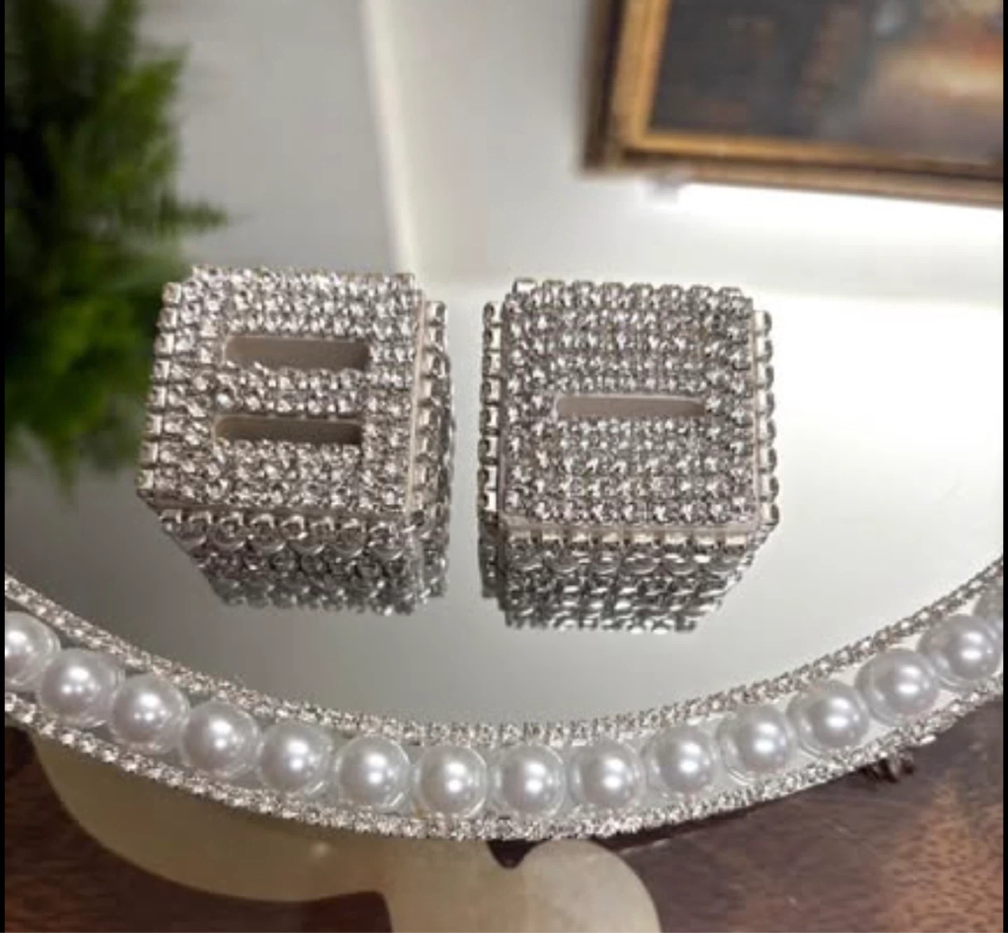 Round Mirror Tray with Faux Pearls & silver rhinestone Border - photo 2