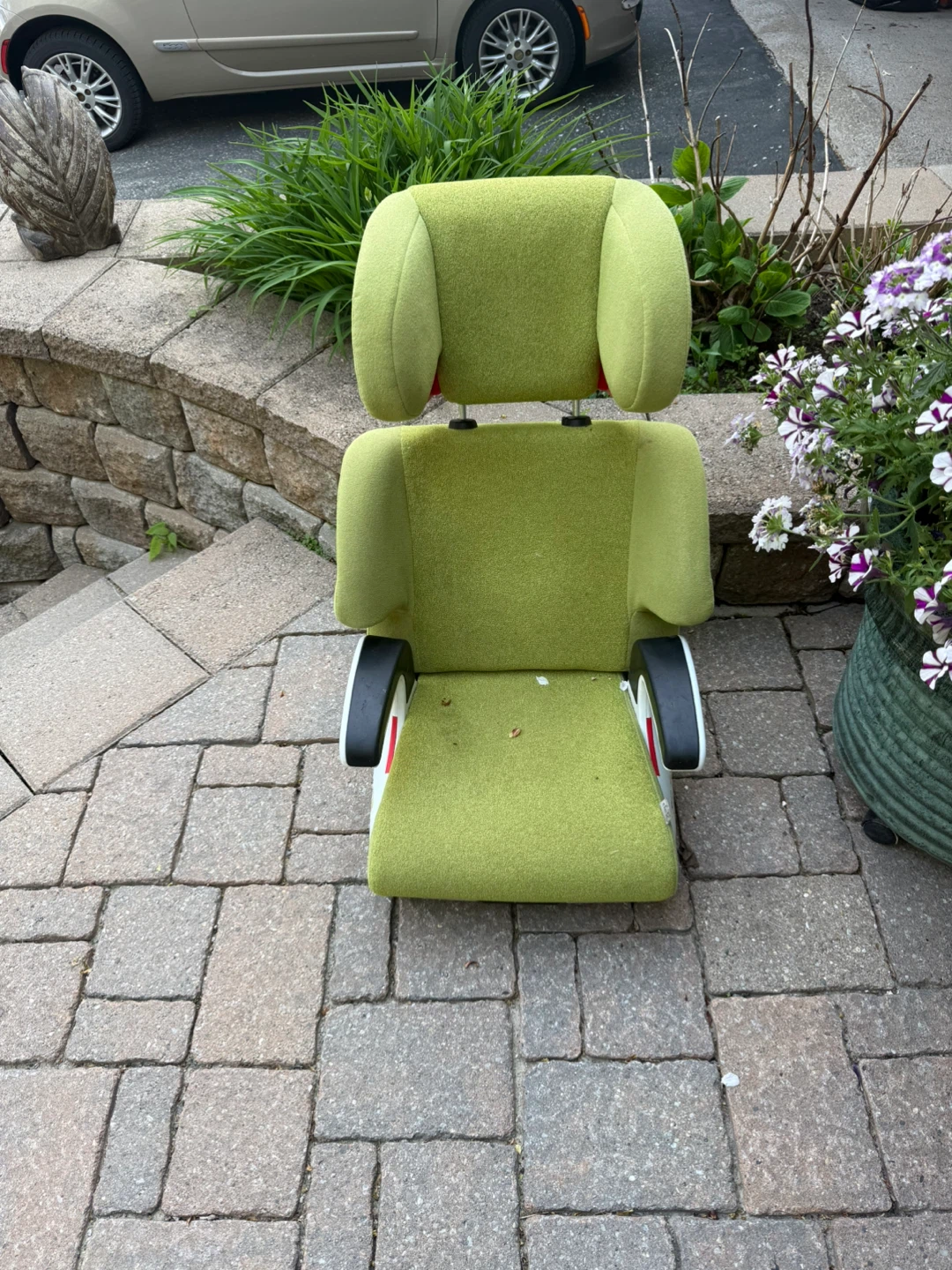 Graco Booster Car Seat - photo 2