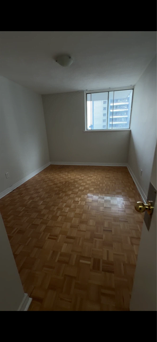 3 bedroom apartment one bedroom is for rent