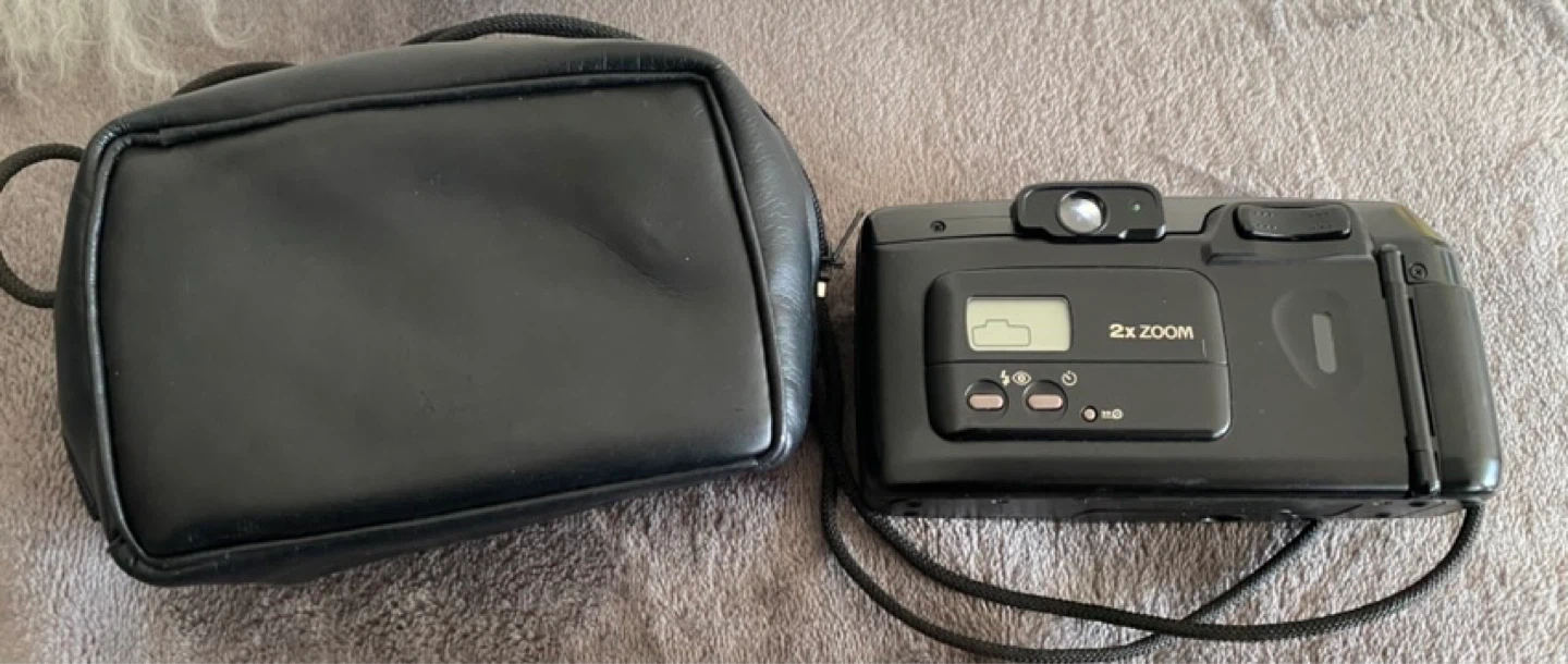 Canon Sure Shot 70 Zoom 35mm Film Camera with Case