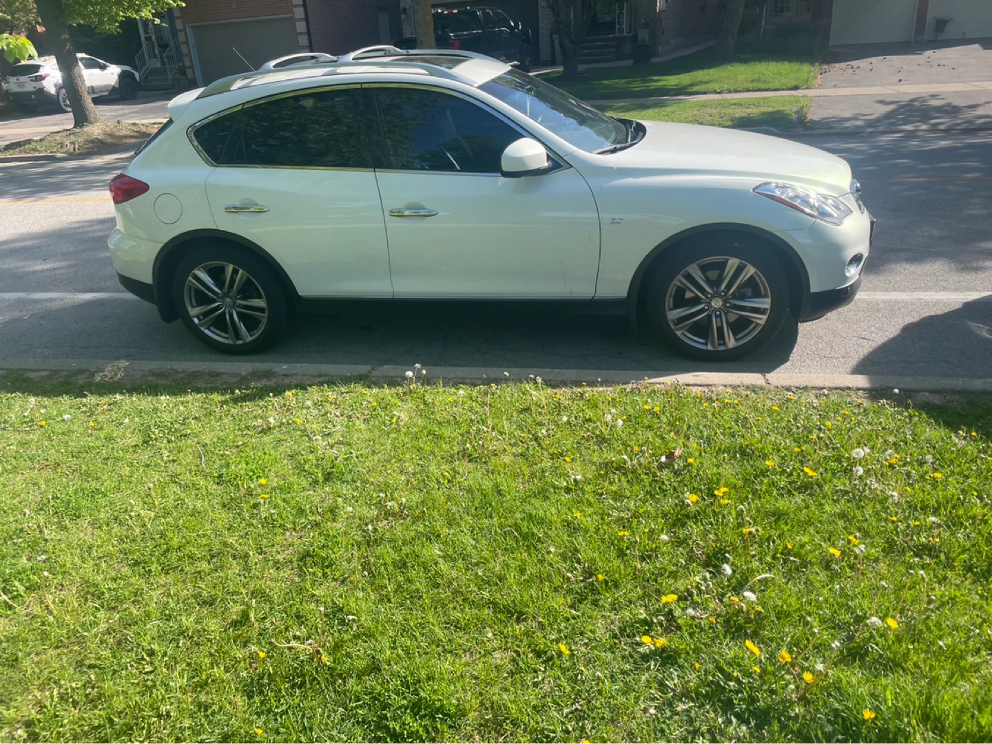 Pearl White Infiniti QX50 year 2015 AWD woman driven