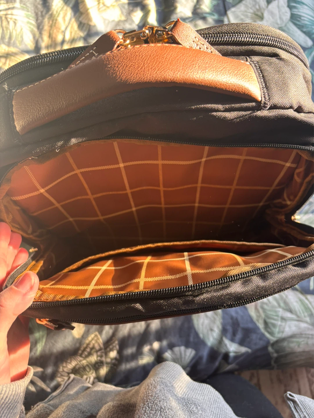London Fog Black and Brown Backpack - photo 4
