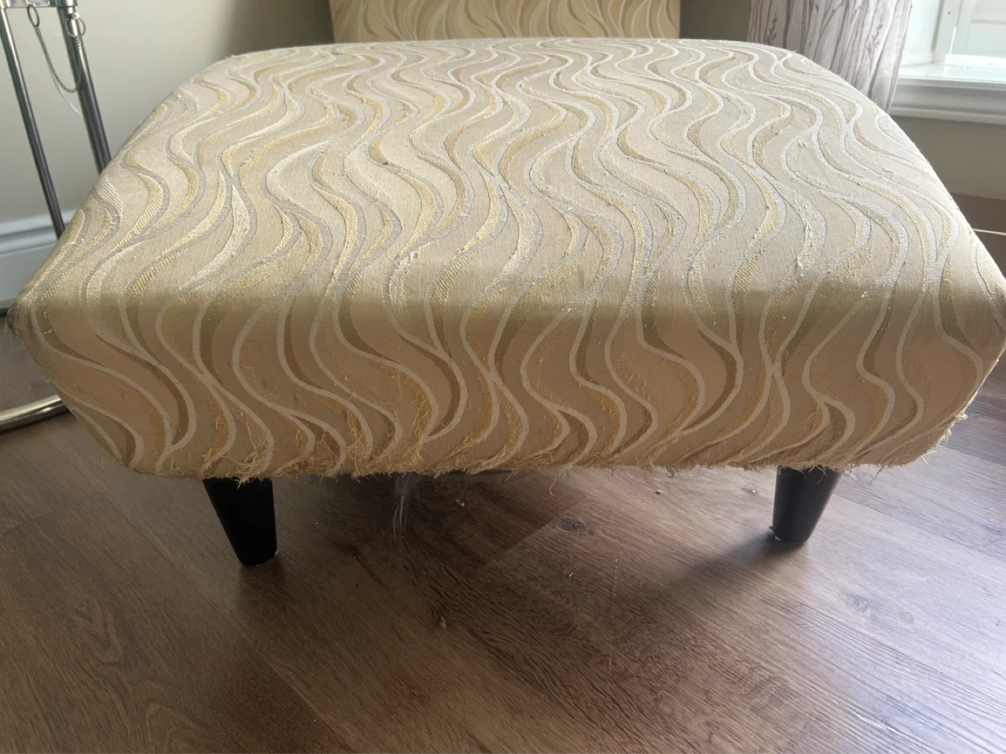Cream wave pattern chaise lounge chair - photo 2