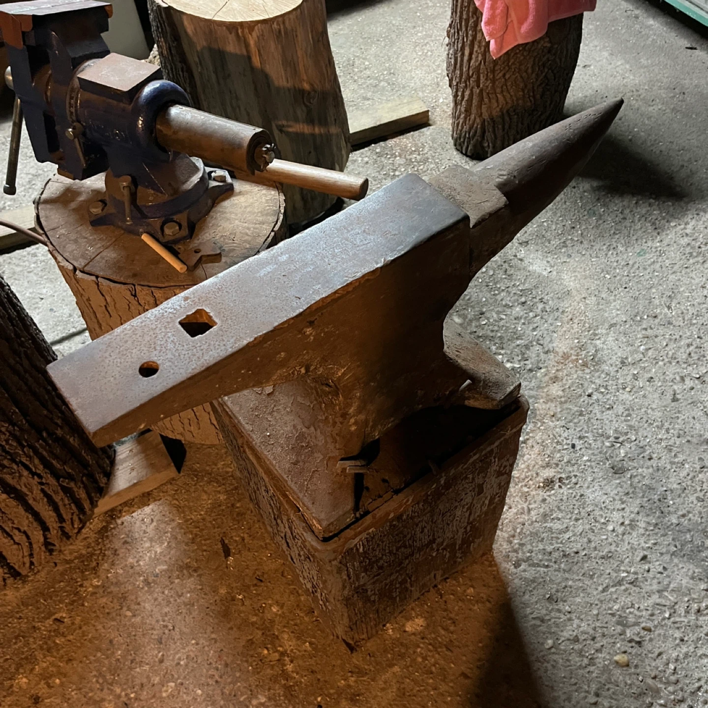 Vintage Blacksmith Anvil - photo 2