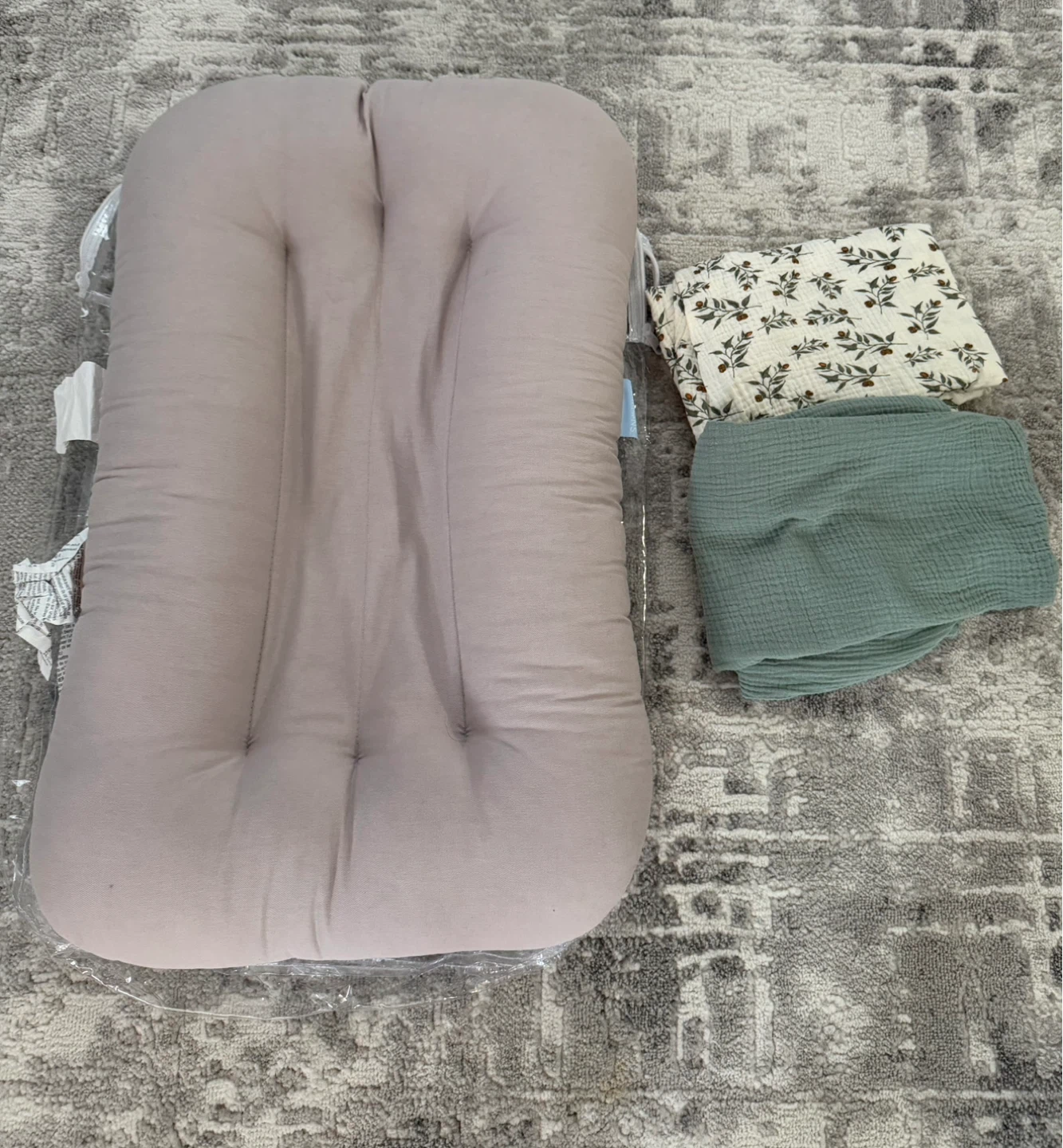 Baby Lounger with 2 Covers