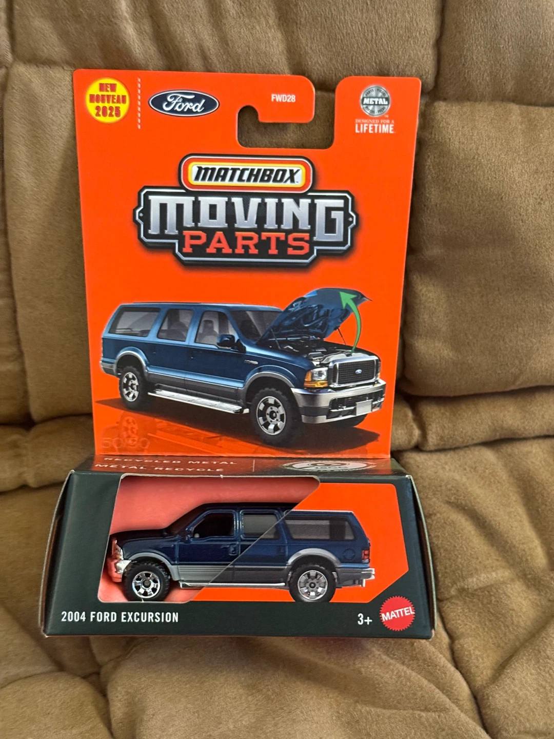 Matchbox Moving Parts 2004 Ford Excursion Die-Cast Vehicle