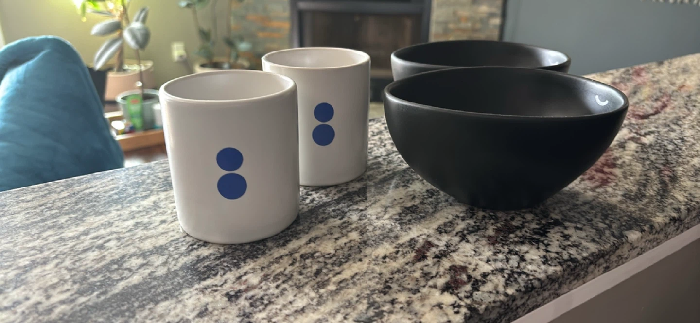 Set of 2 White Mugs and 2 Black Bowls