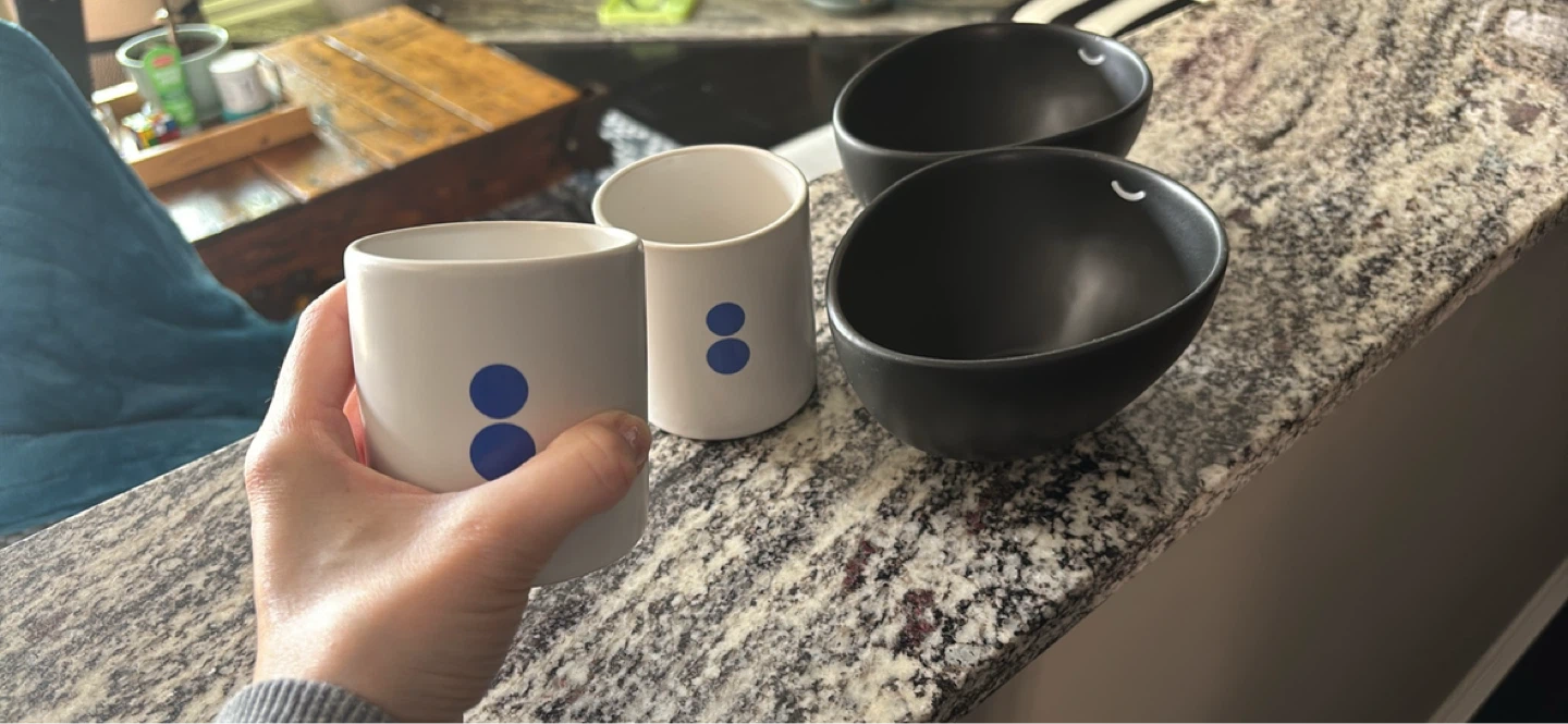 Set of 2 White Mugs and 2 Black Bowls - photo 3