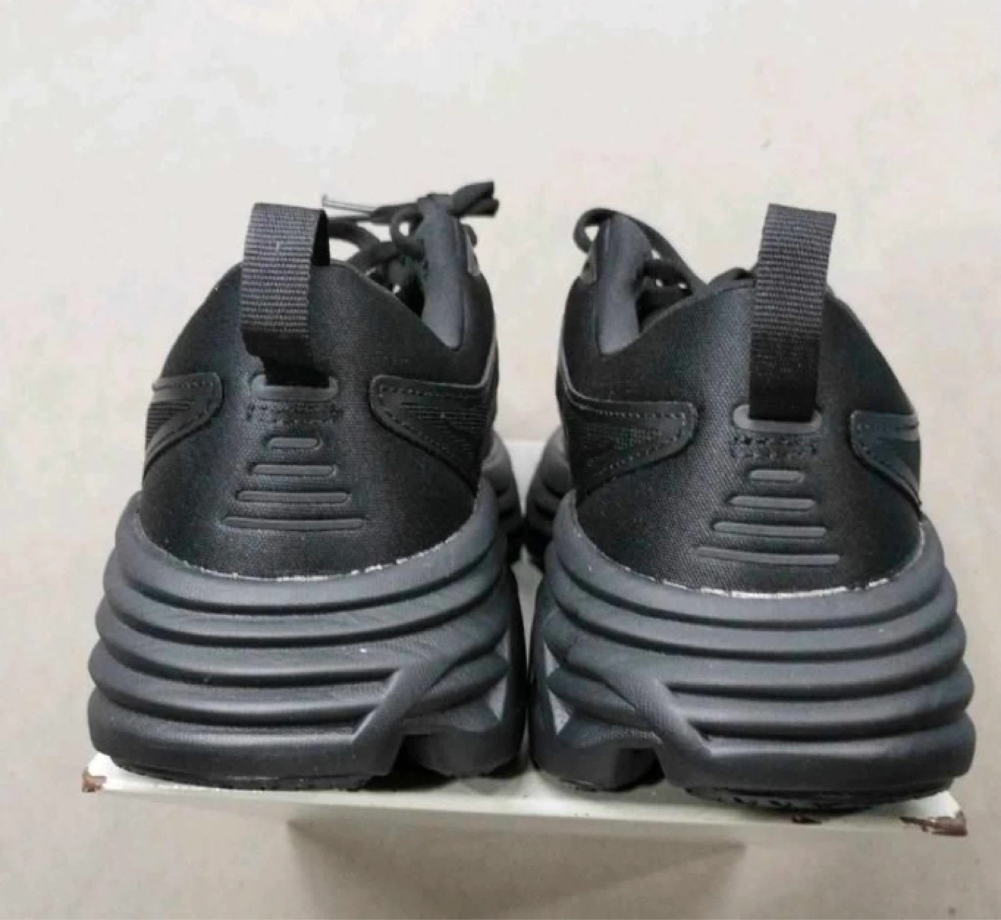 Hoka Bondi 8 Black Running Shoes Men's Size 10.5D - photo 3