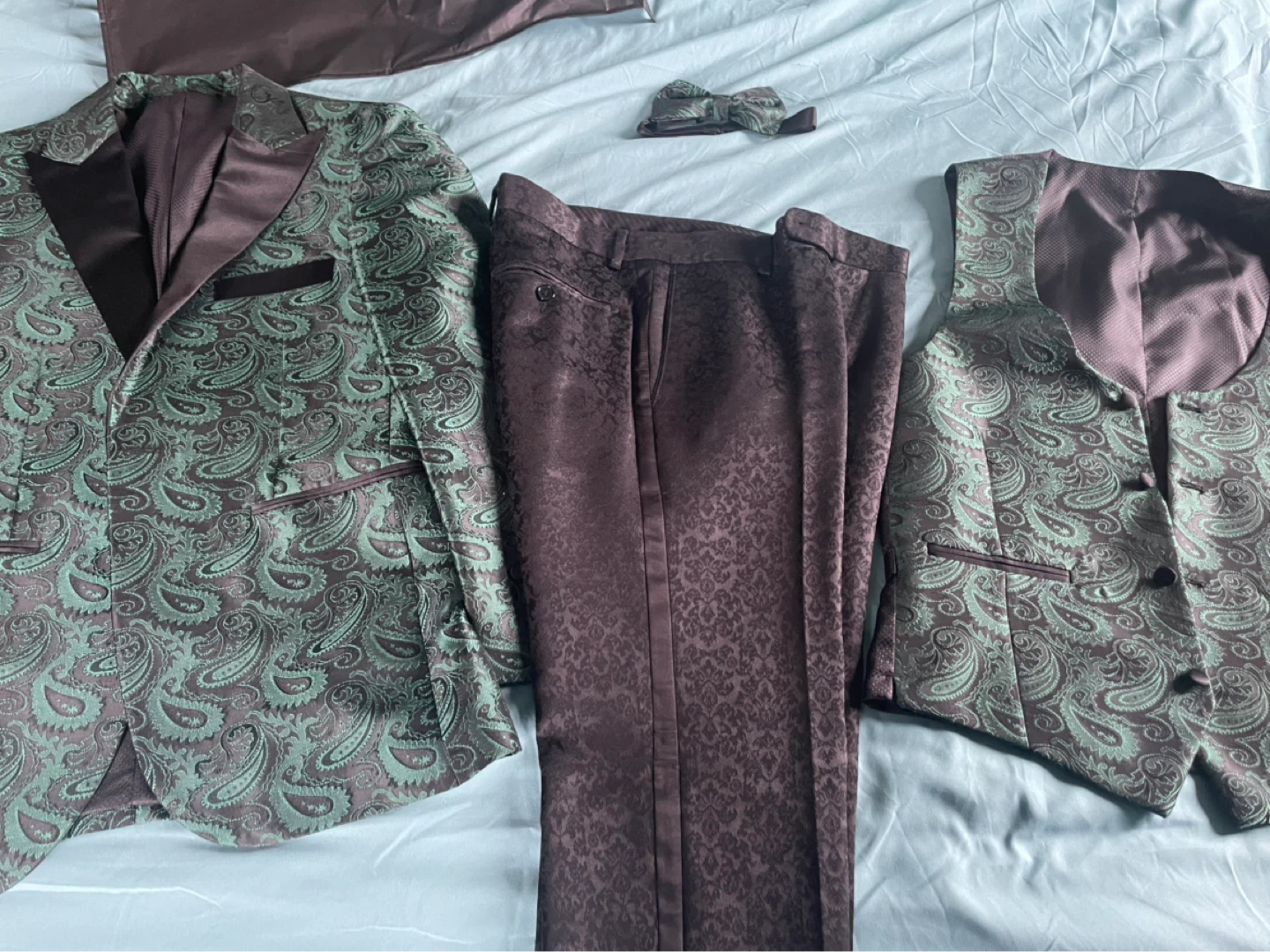 Paisley Tuxedo Suit with Vest and pants and Bow tie - photo 2
