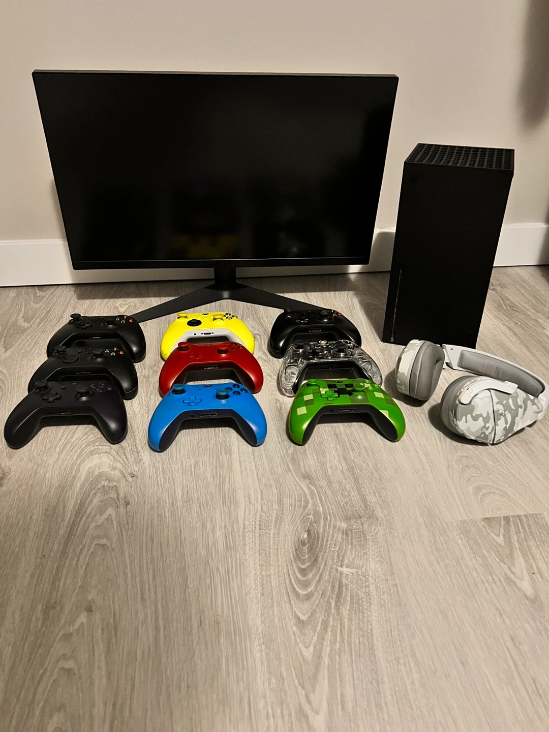 Xbox Series X Bundle with Controllers and Headset - photo 2