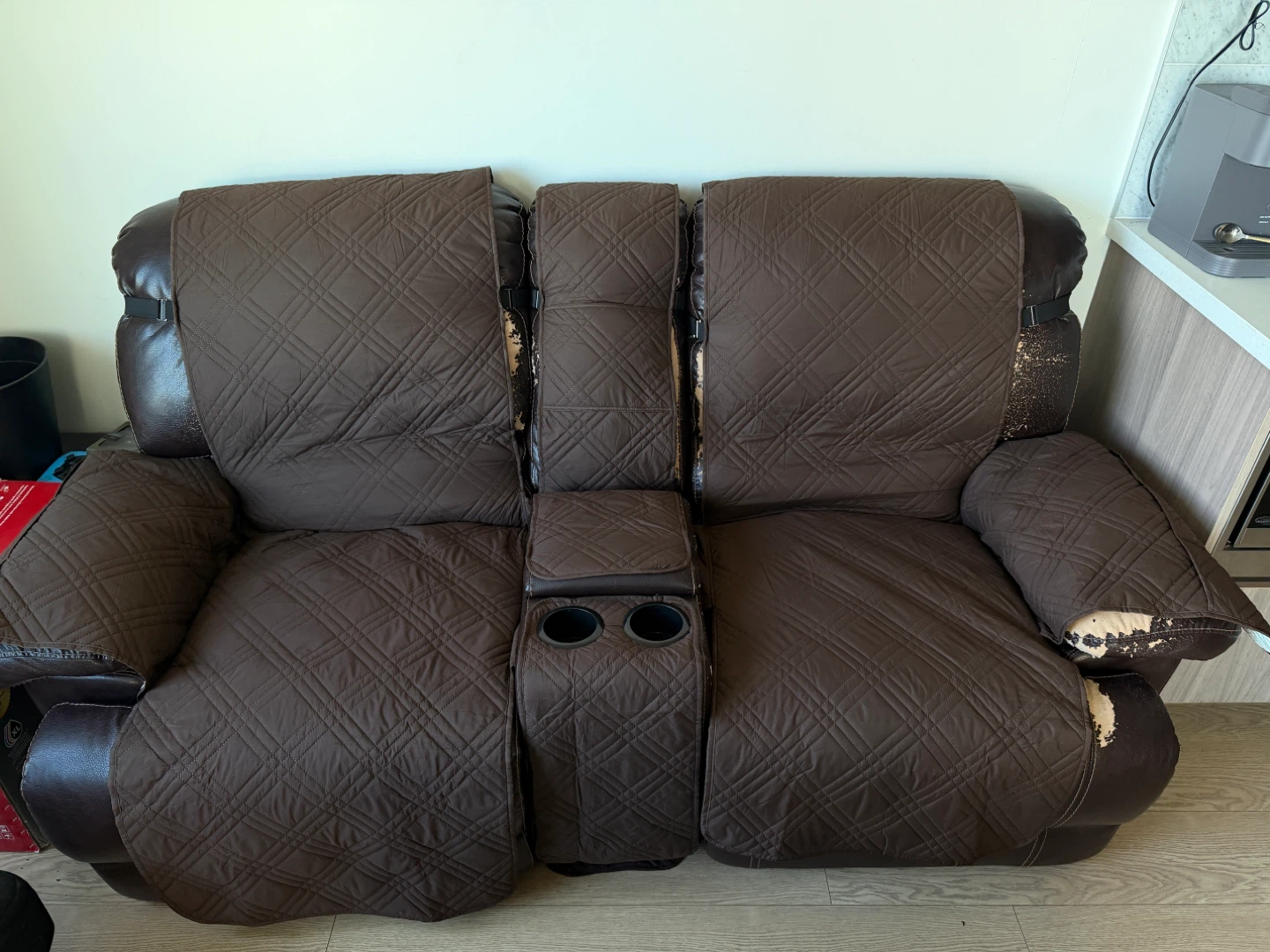 Loveseat recliner with Console - photo 2