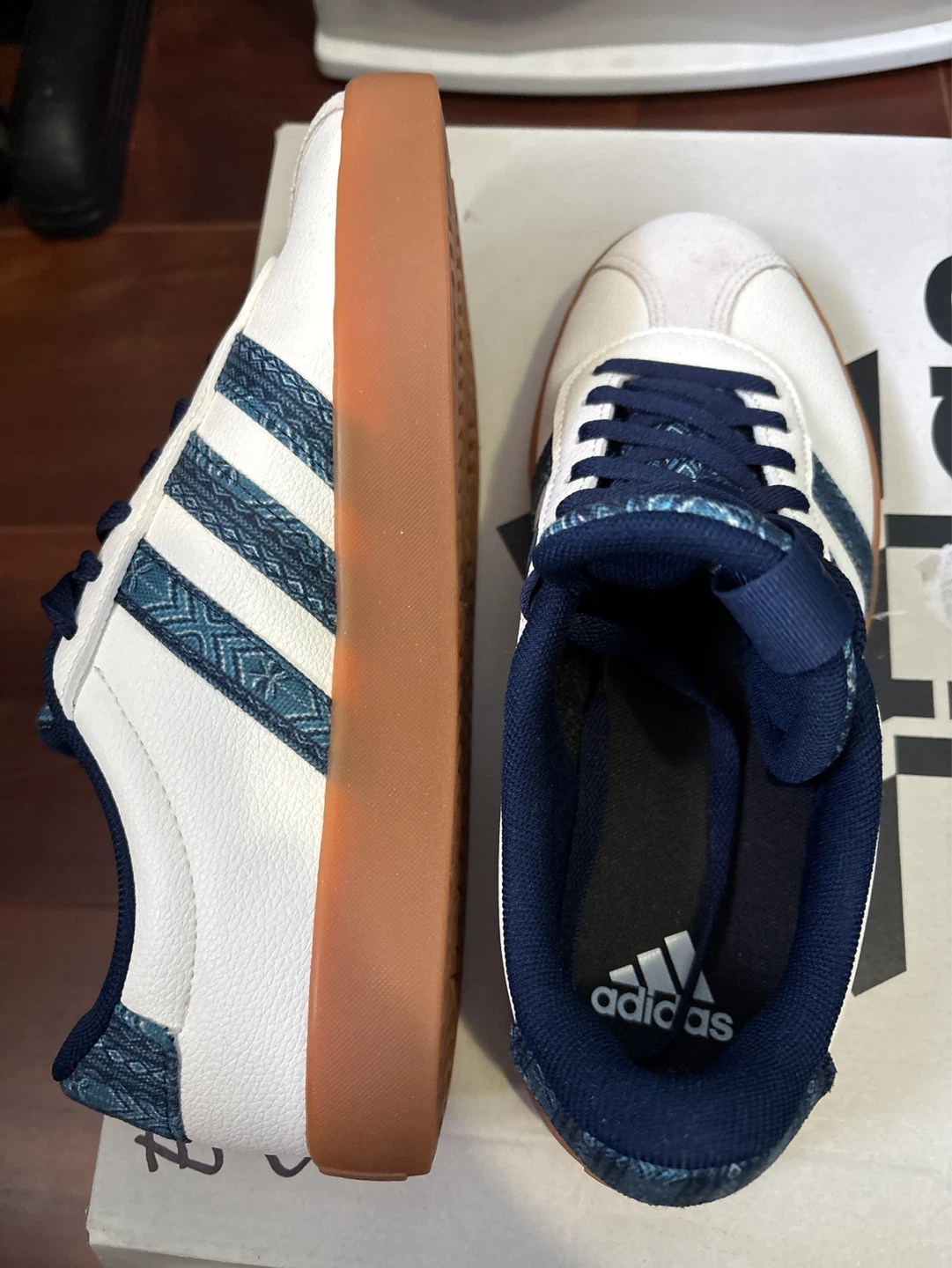 Adidas Samba Shoes - Size 8 - photo 3
