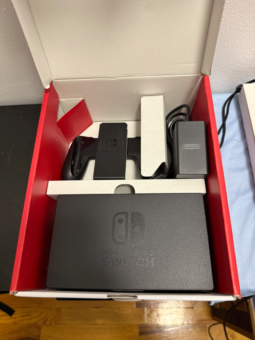 Like New Nintendo Switch Complete in Box - photo 4