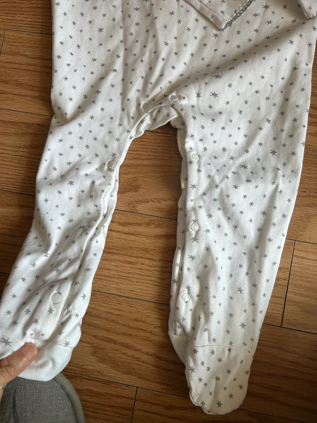2pcs Brand New 18M Baby Dior Star Print Footed Pajamas with Hat - photo 5