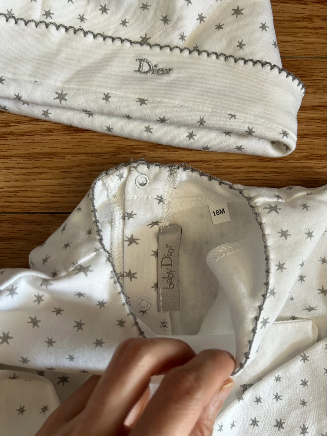 2pcs Brand New 18M Baby Dior Star Print Footed Pajamas with Hat - photo 4