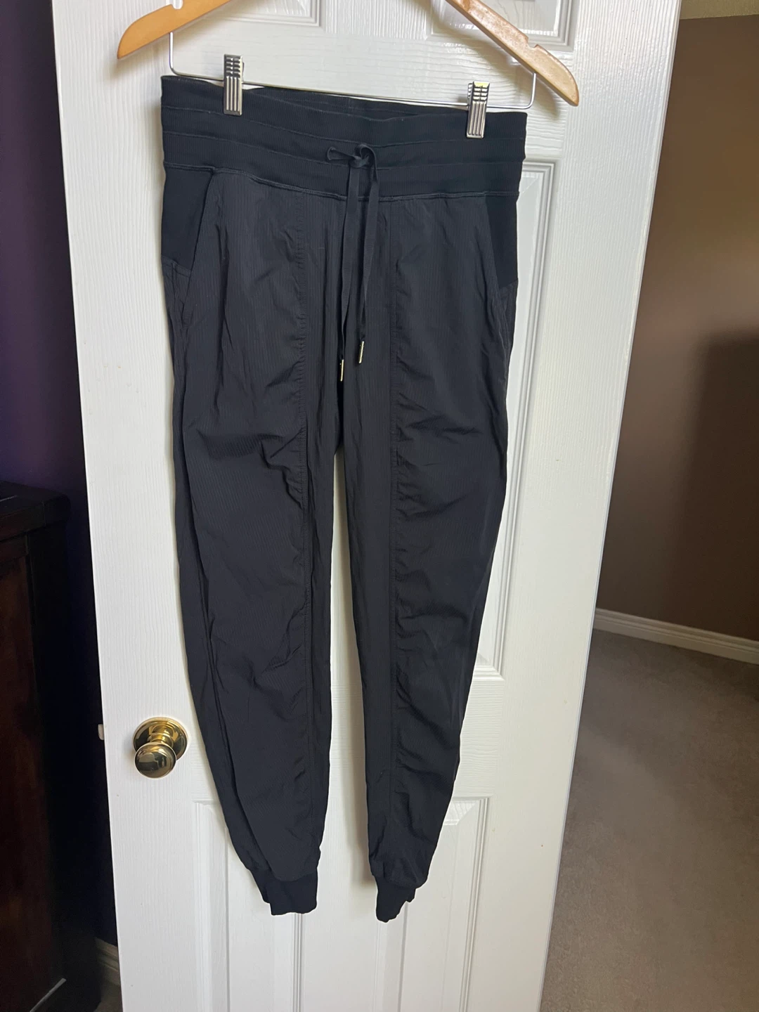 Size 4 black lulu dance studio pants