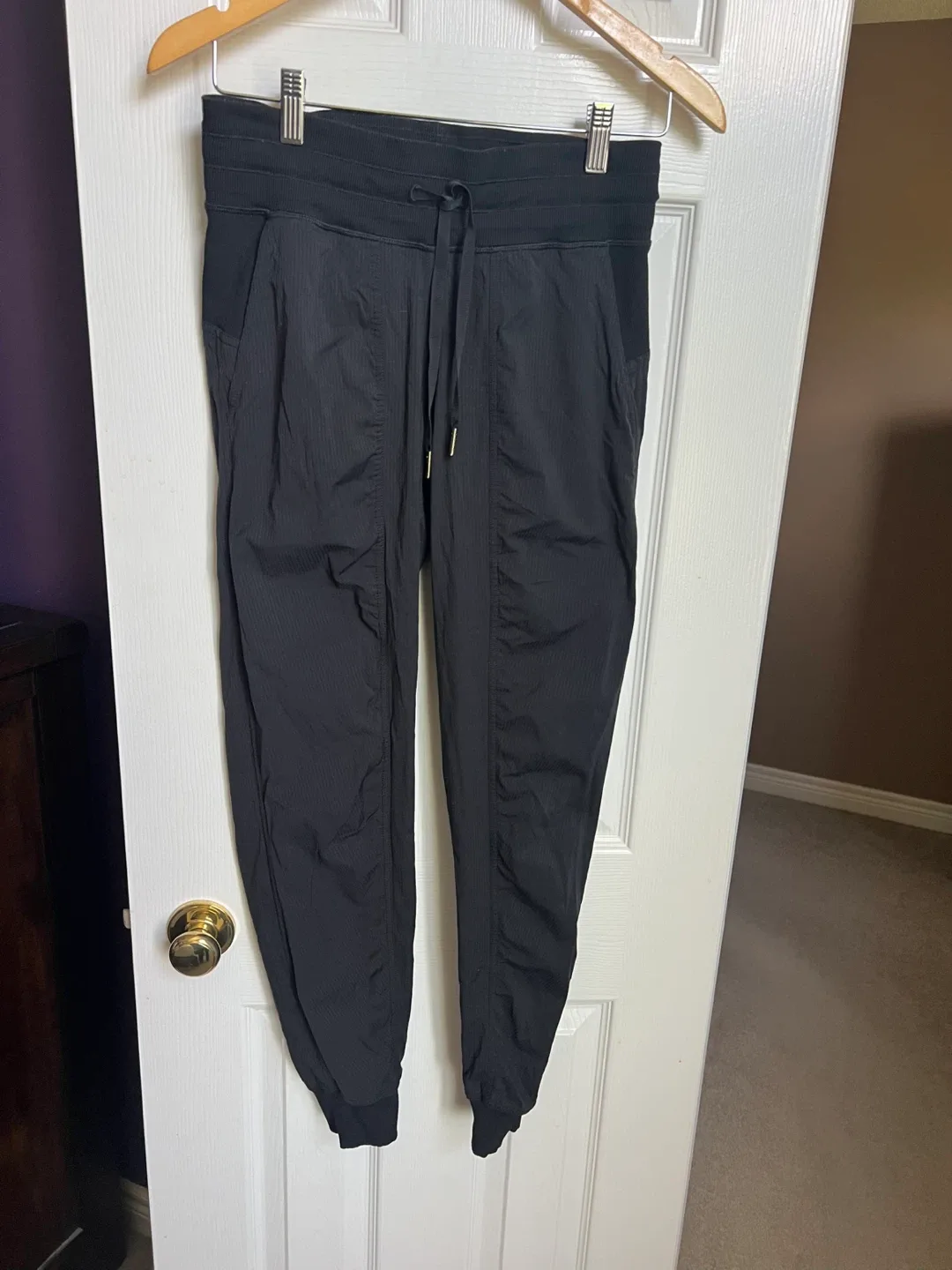 Size 4 black lulu dance studio pants