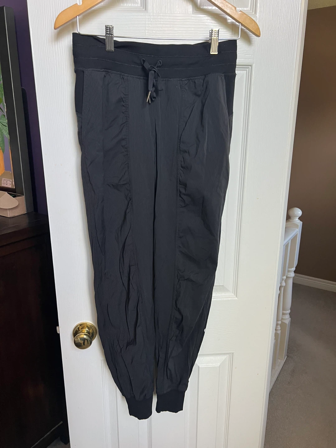 Size 6 black lulu dance studio pants