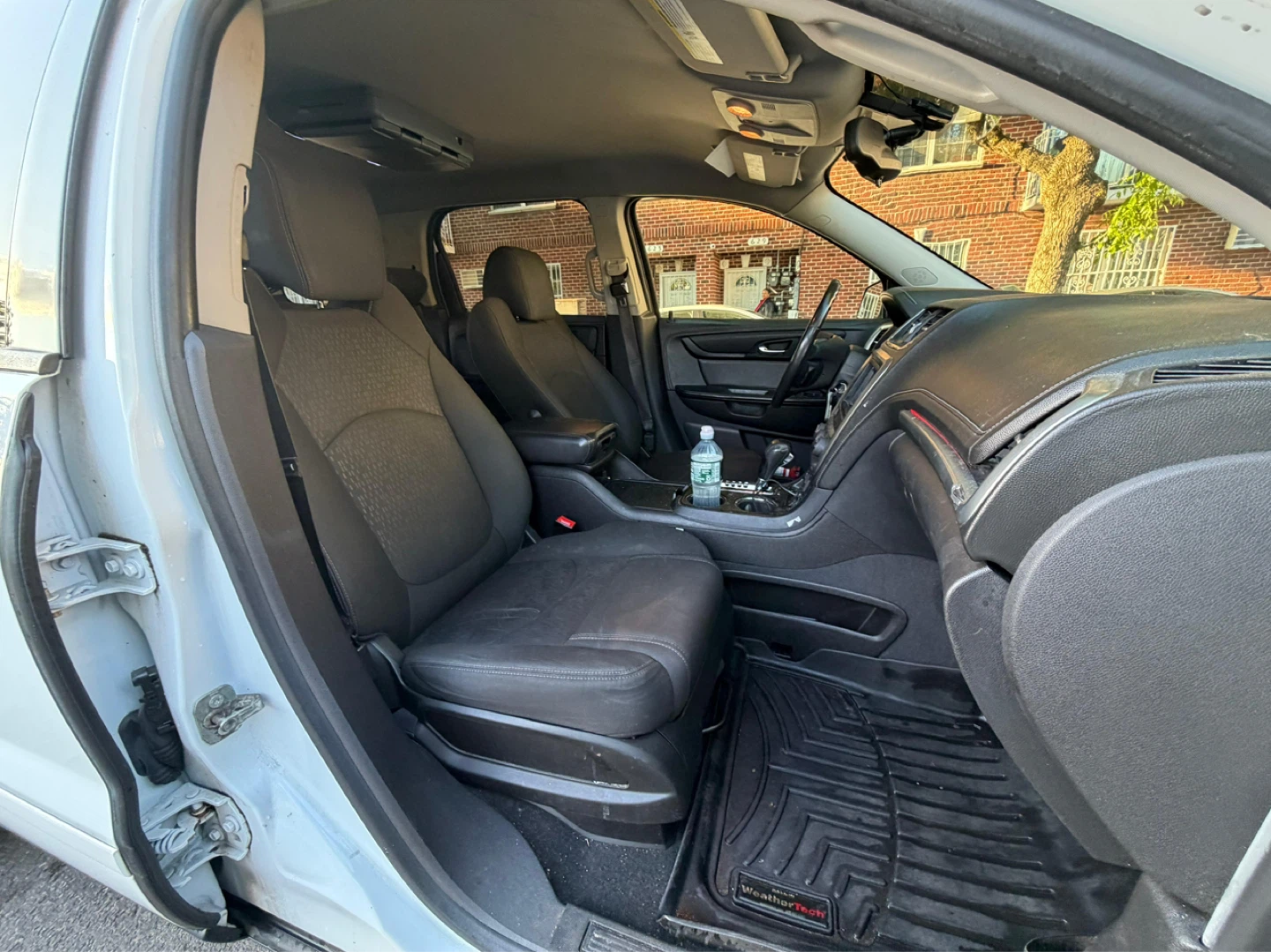 2016White GMC Acadia SUV - photo 5