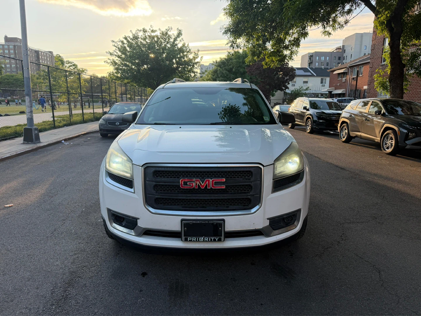 2016White GMC Acadia SUV - photo 2
