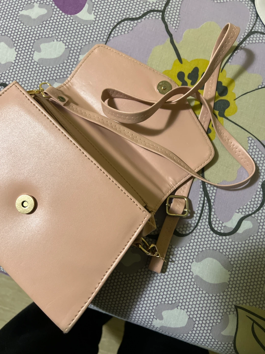 Pink and White Shoulder Bags - photo 3