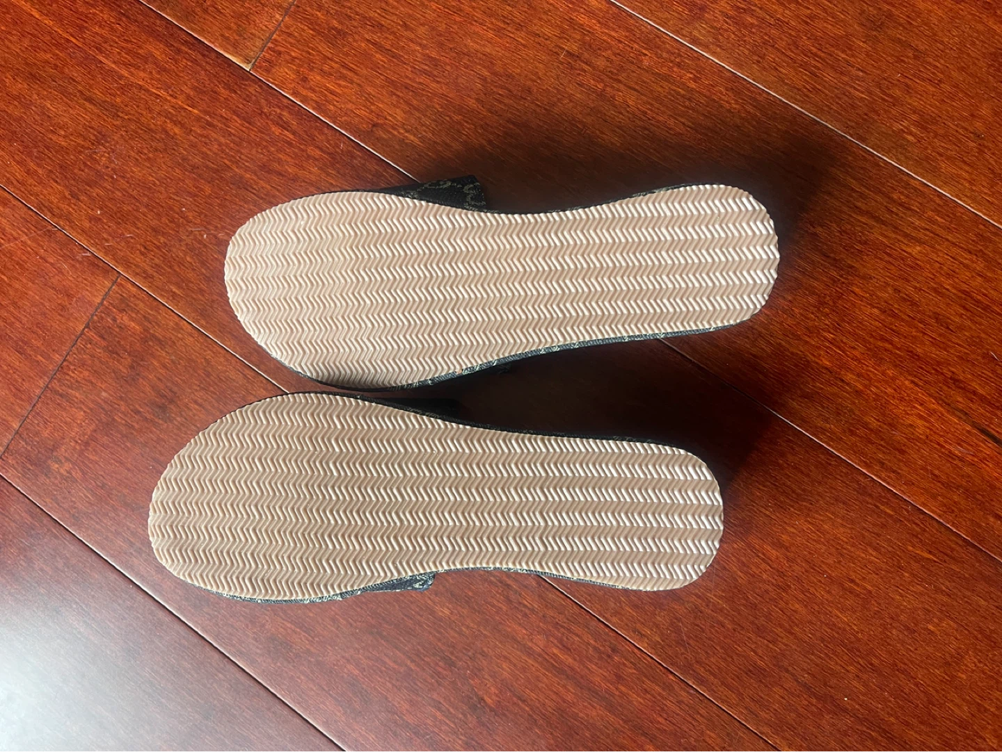 Women GG Canvas Slide Sandals - photo 3