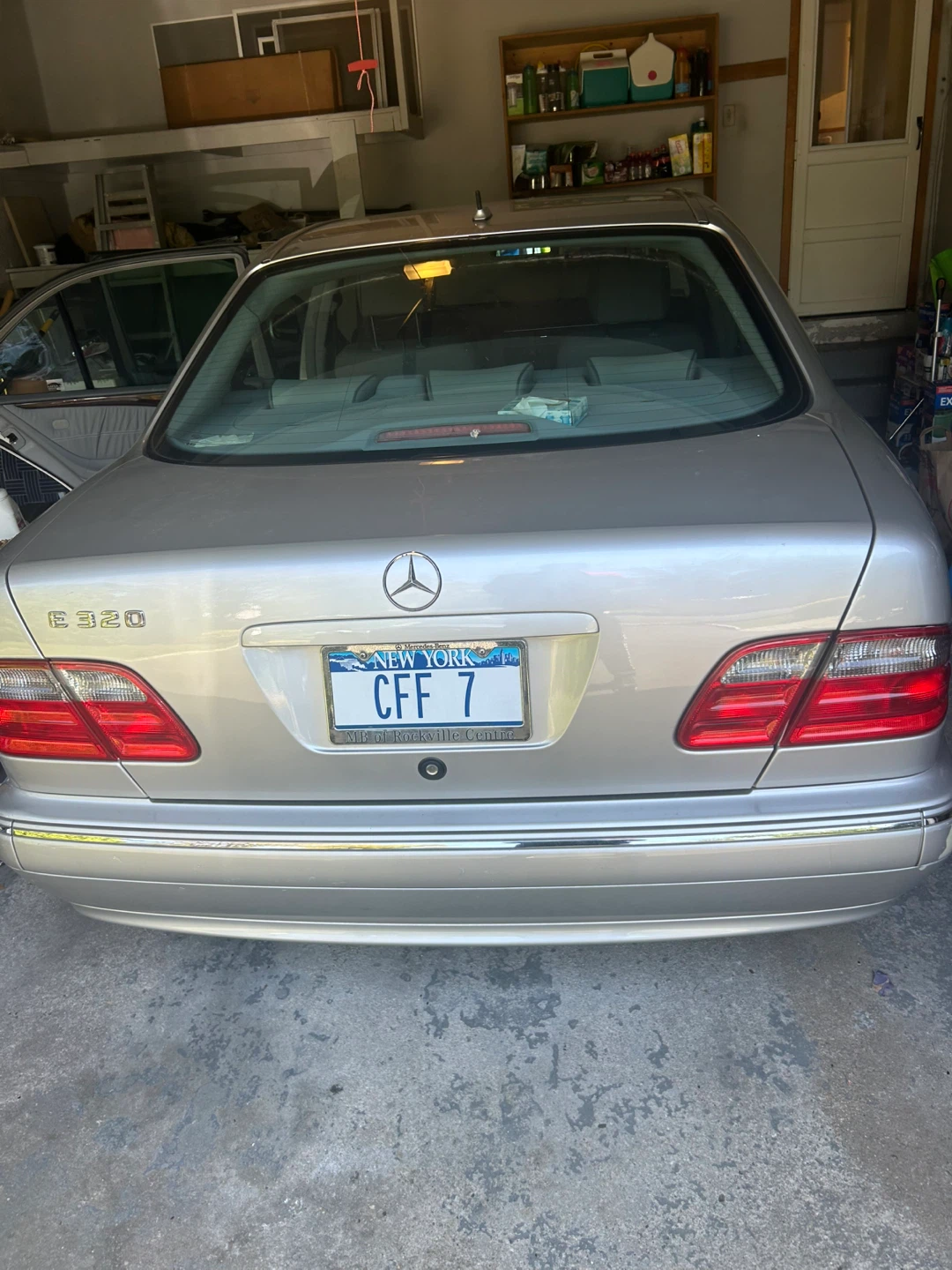 Mercedes-Benz E320 Sedan - photo 5