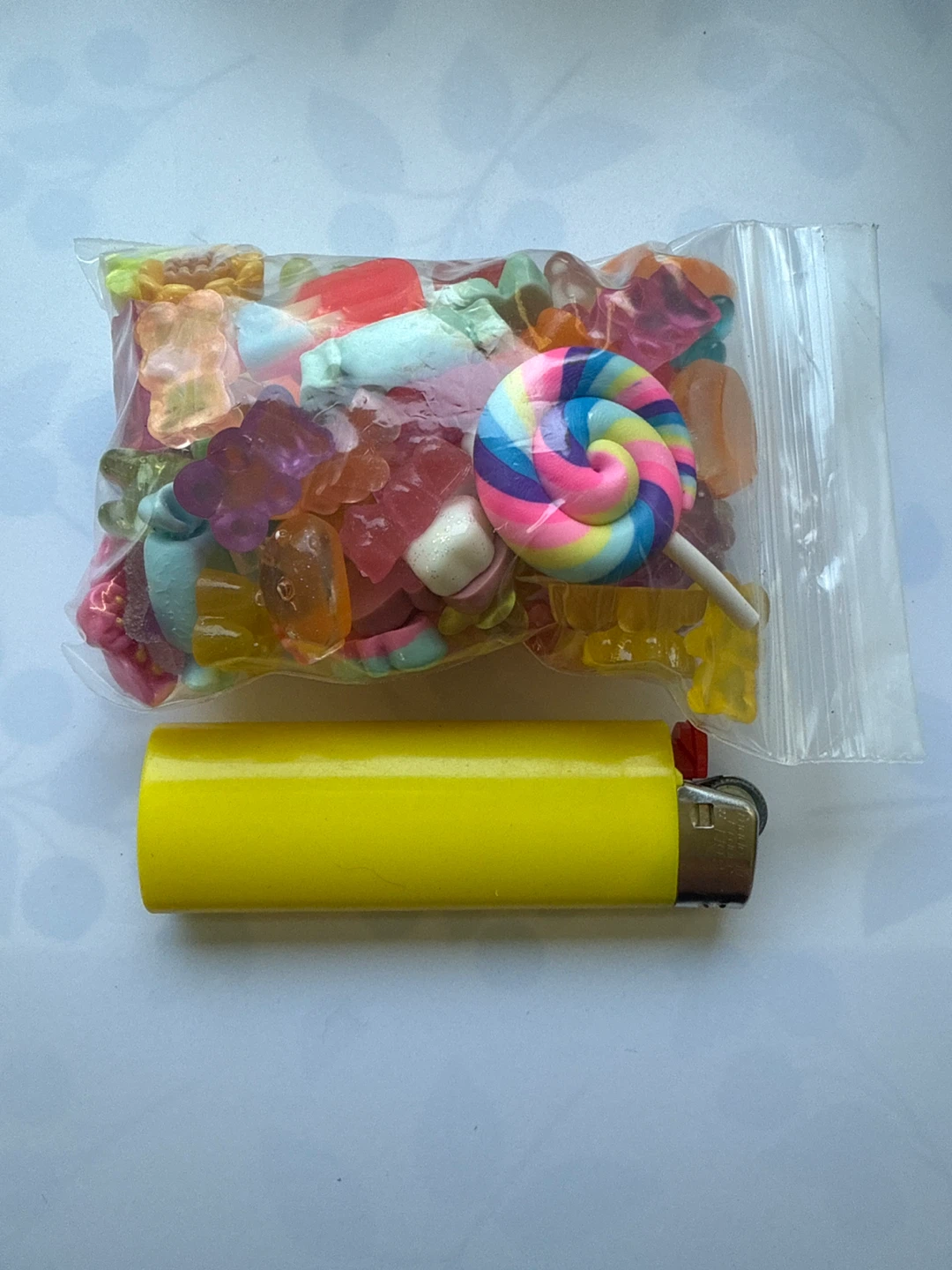 Assorted acrylic charms - no holes - photo 5