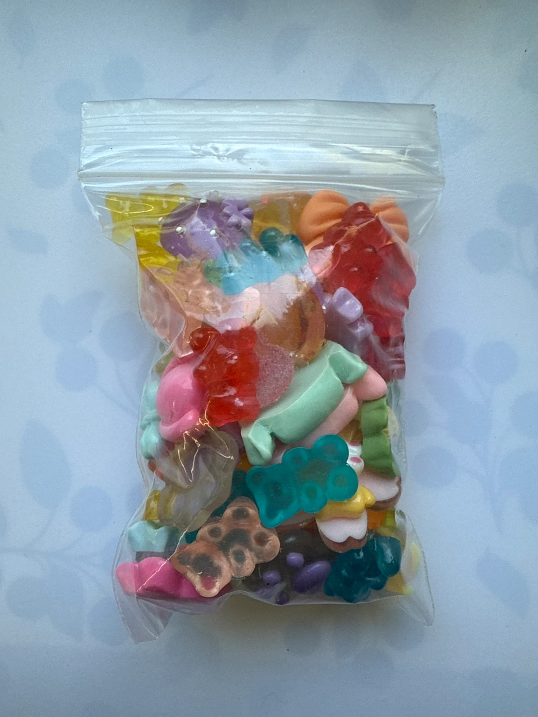Assorted acrylic charms - no holes - photo 4