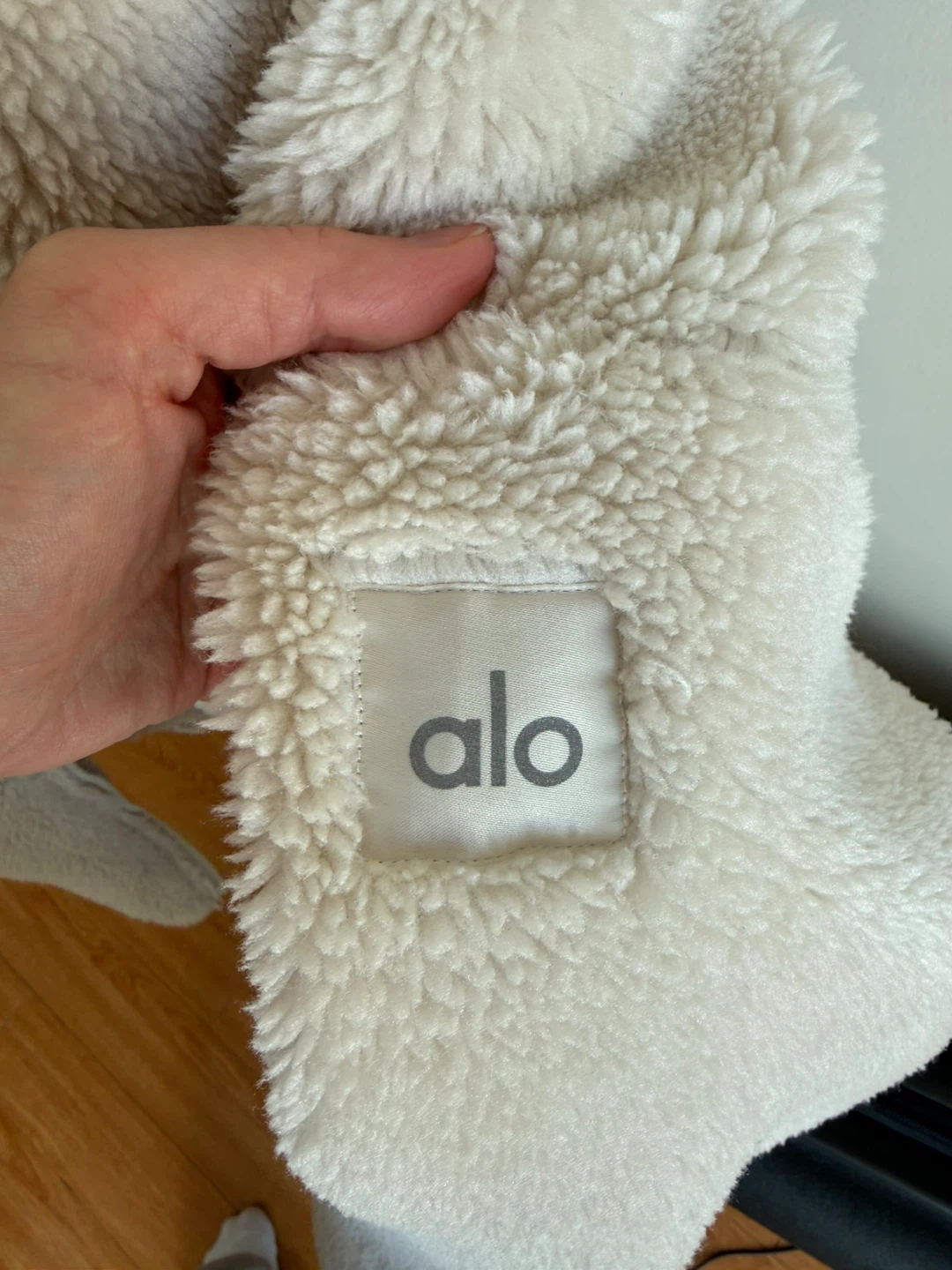 Alo Yoga Sherpa Fleece Zip-Up Jacket - Cream - XS - photo 3