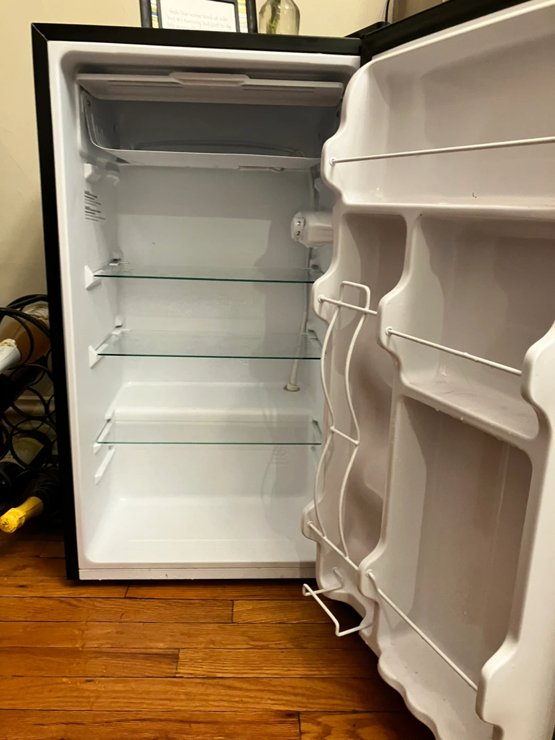 Midea Compact Refrigerator - photo 2