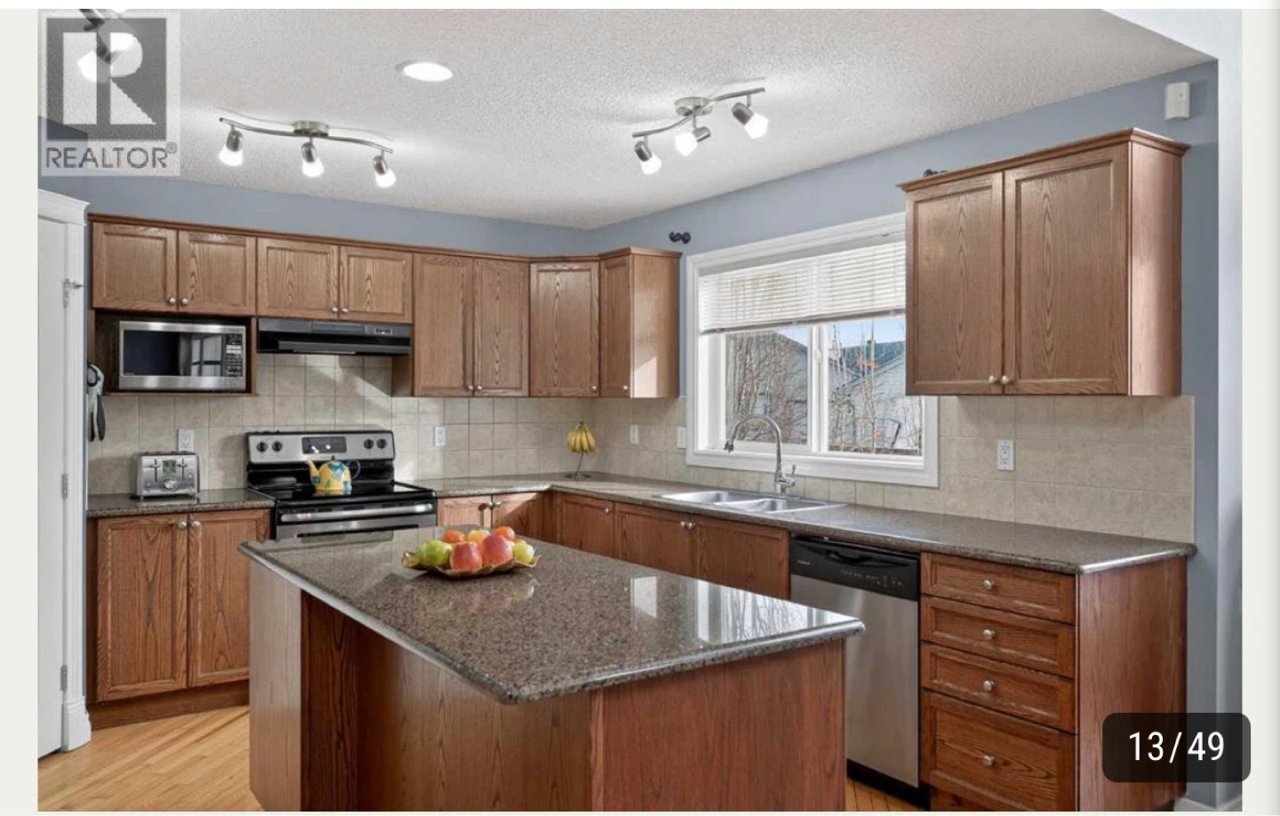 5 bed 3.5 bath - Beautiful family home - photo 4