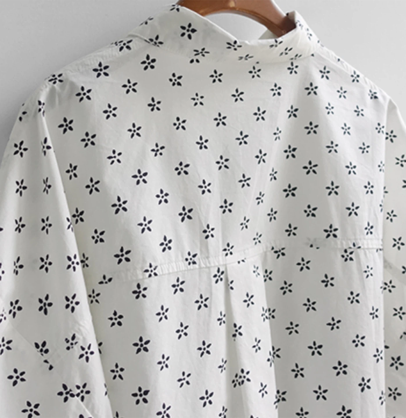 Calvin Klein Women's White Floral Print Button-Up Shirt