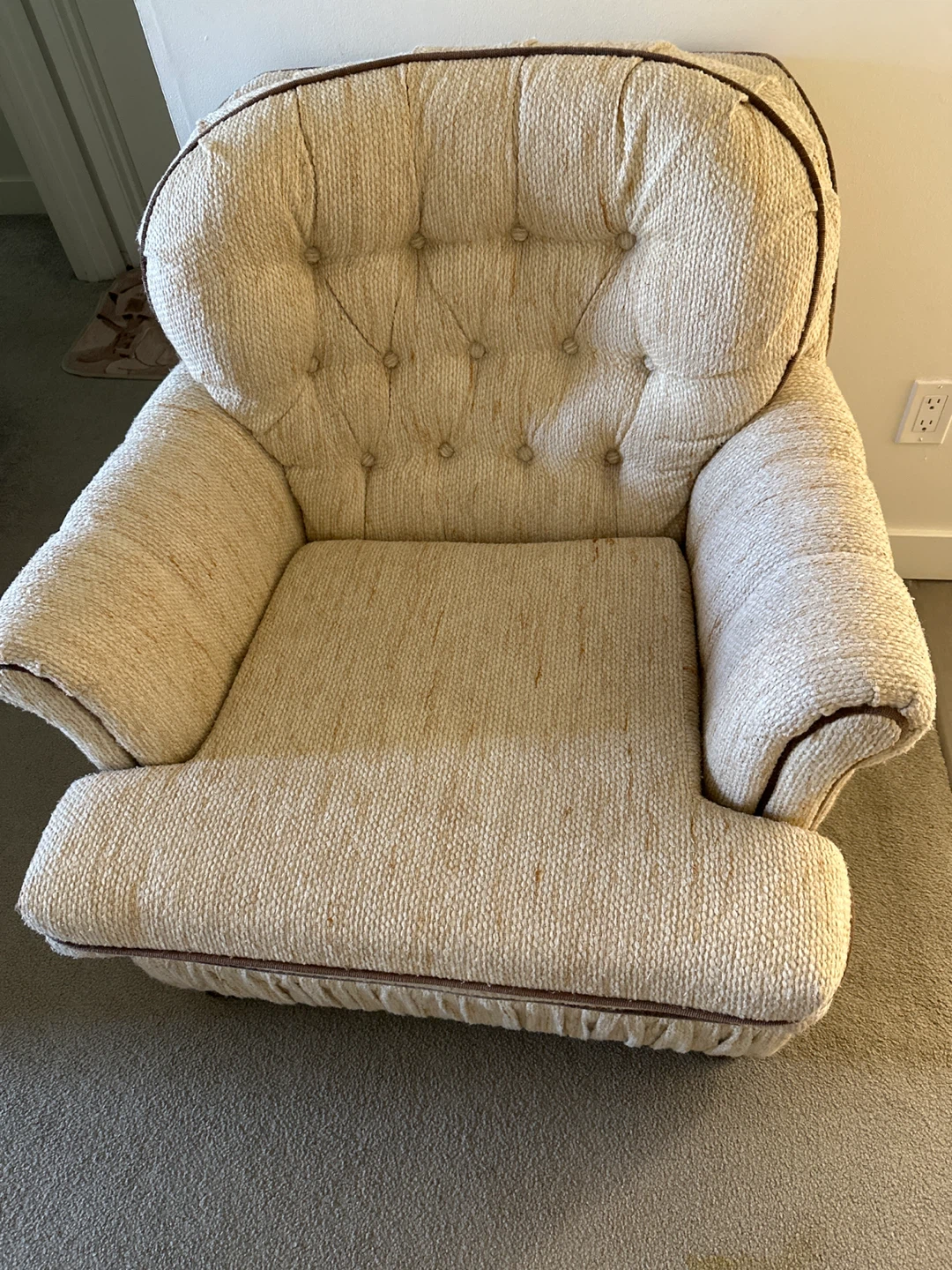 Comfortable Tufted Armchair