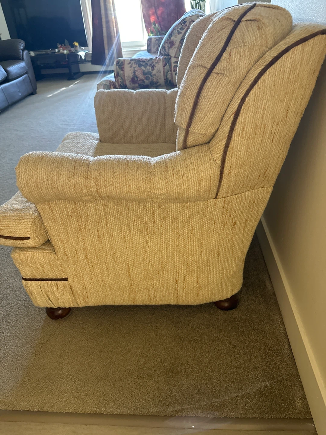 Comfortable Tufted Armchair - photo 2