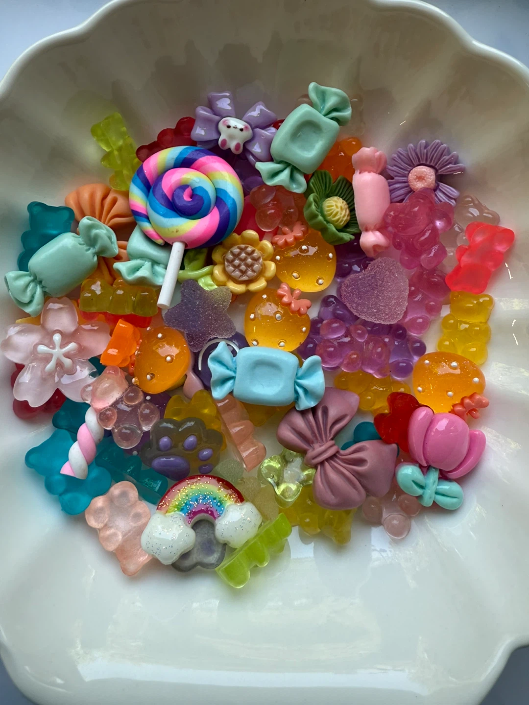 Assorted acrylic charms - no holes - photo 2