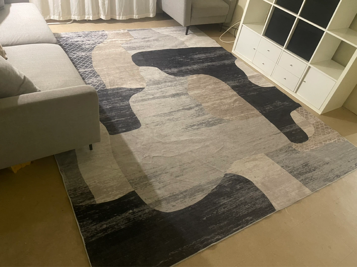 MOVING SALE - 8x10 Area Rug - photo 2
