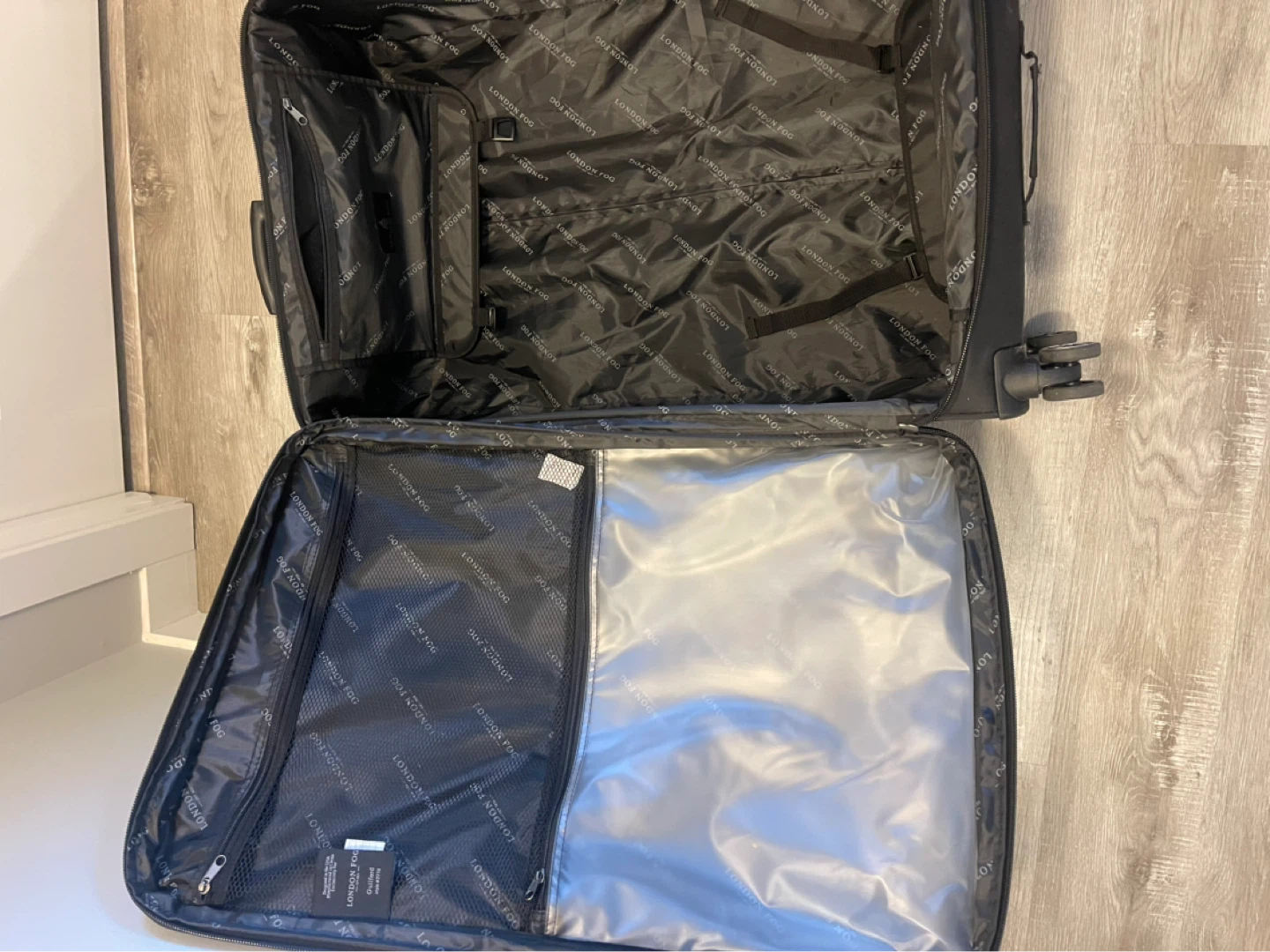 London Fog Black checked Suitcase - photo 3