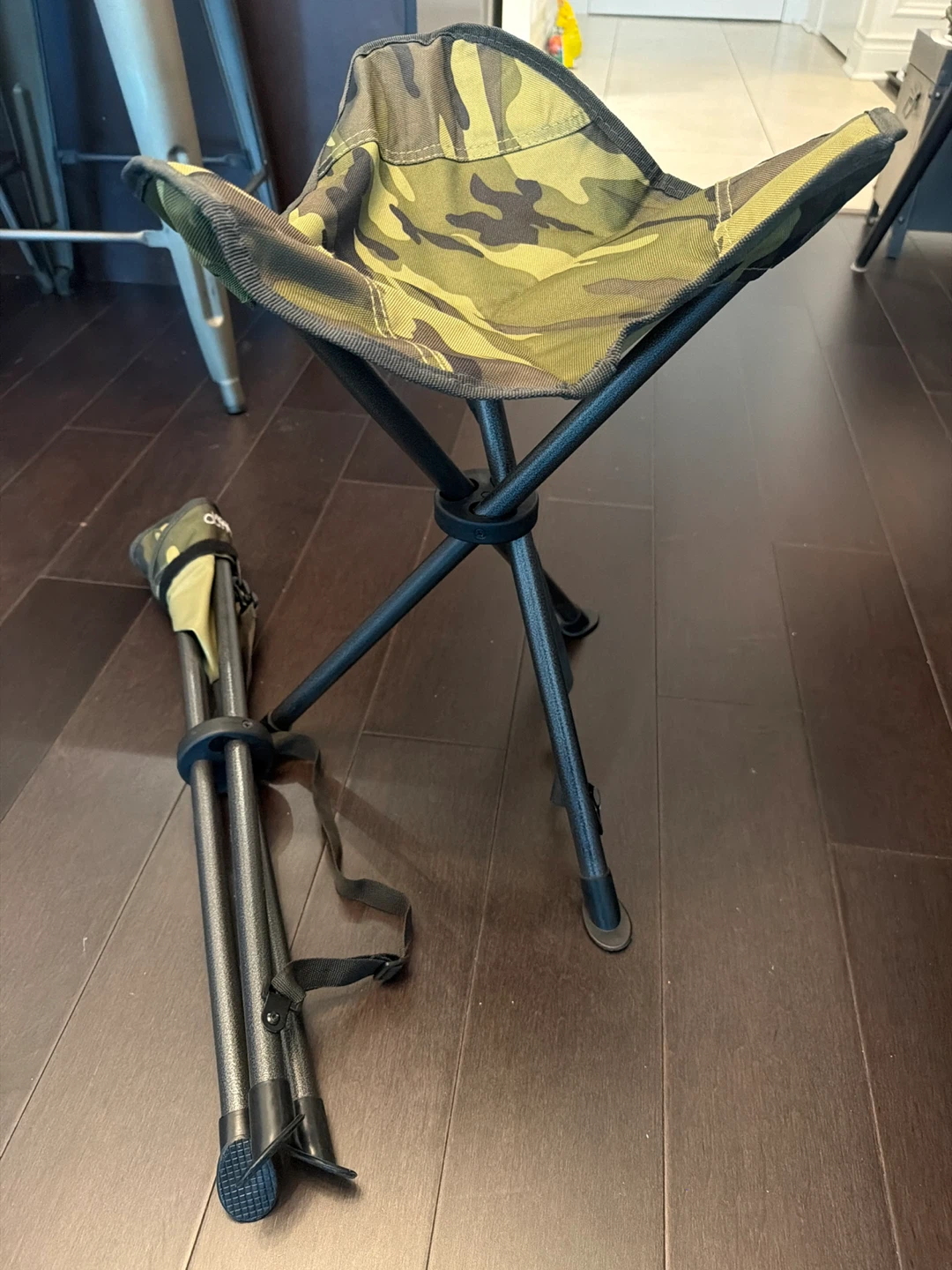 Camouflage Folding Tripod Stool - photo 3