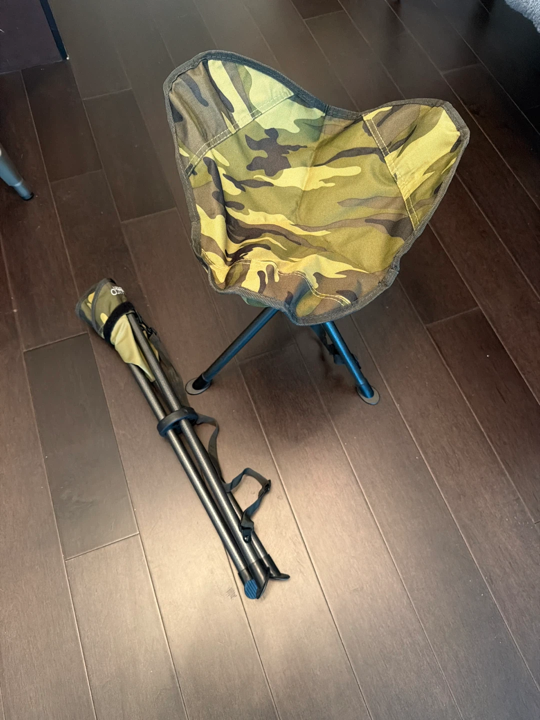 Camouflage Folding Tripod Stool