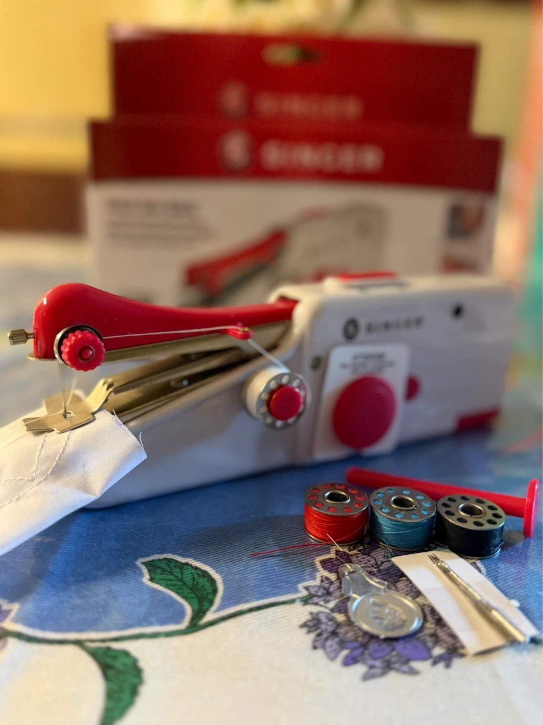 Singer Stitch Sew Quick Cordless Handheld Sewing Machine - photo 2