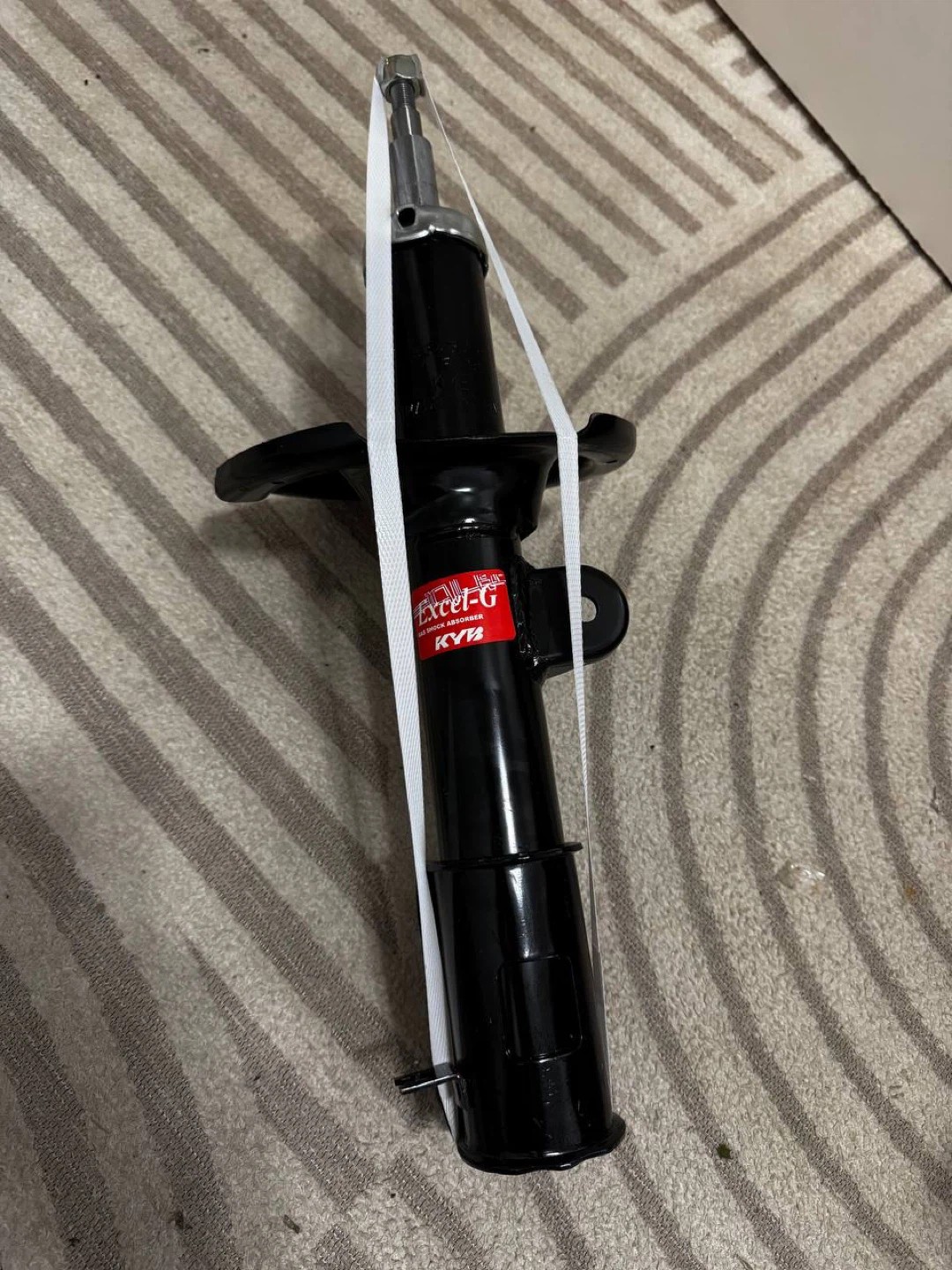 KYB Front Right Strut for Hyundai Santa Fe 2001-2006 🚗 - photo 2